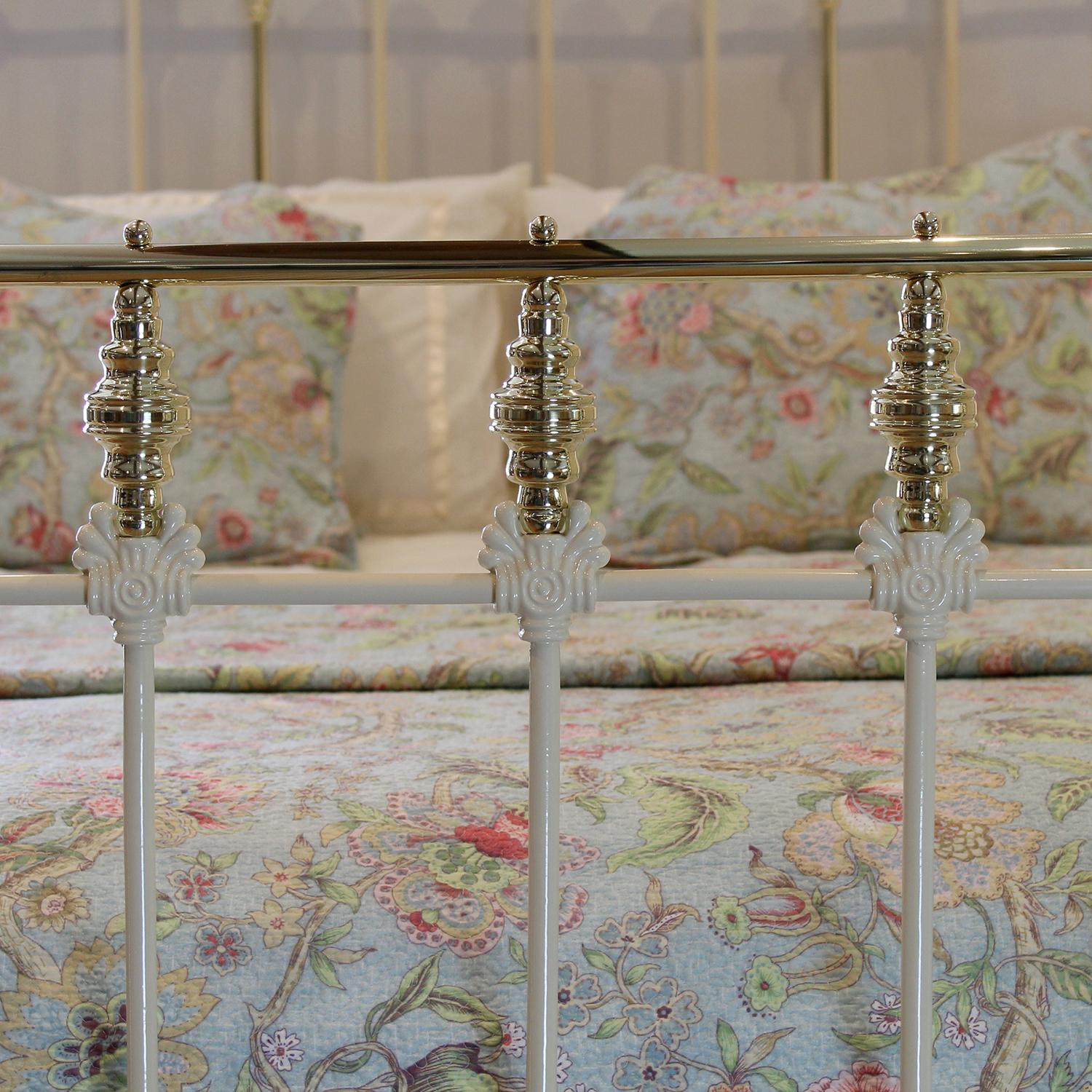 Decorative Brass and Iron Victorian Antique Bed in Cream MK285 5