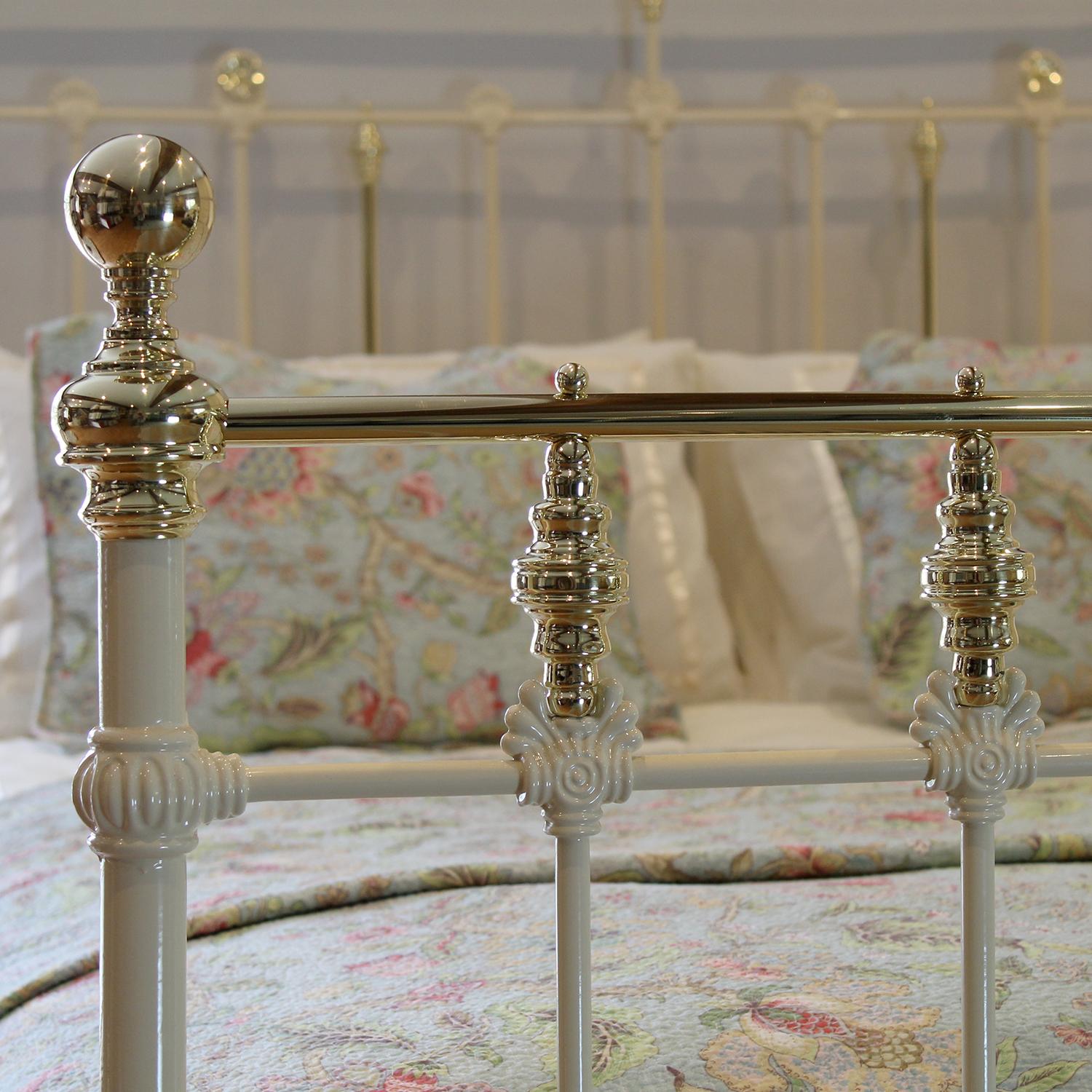 Decorative Brass and Iron Victorian Antique Bed in Cream MK285 4