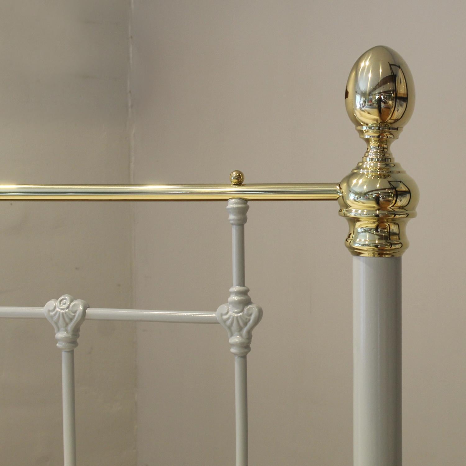 Decorative Brass and Iron Victorian Antique Bed in Grey MK275 2