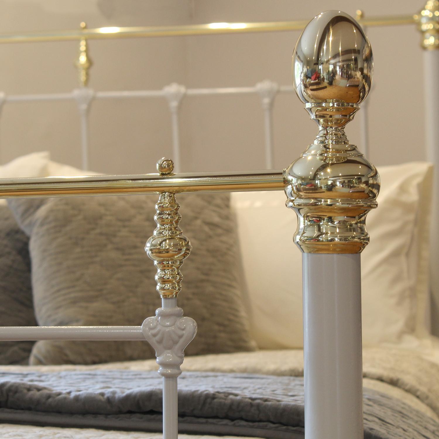 Late 19th Century Decorative Brass and Iron Victorian Antique Bed in Grey MK275