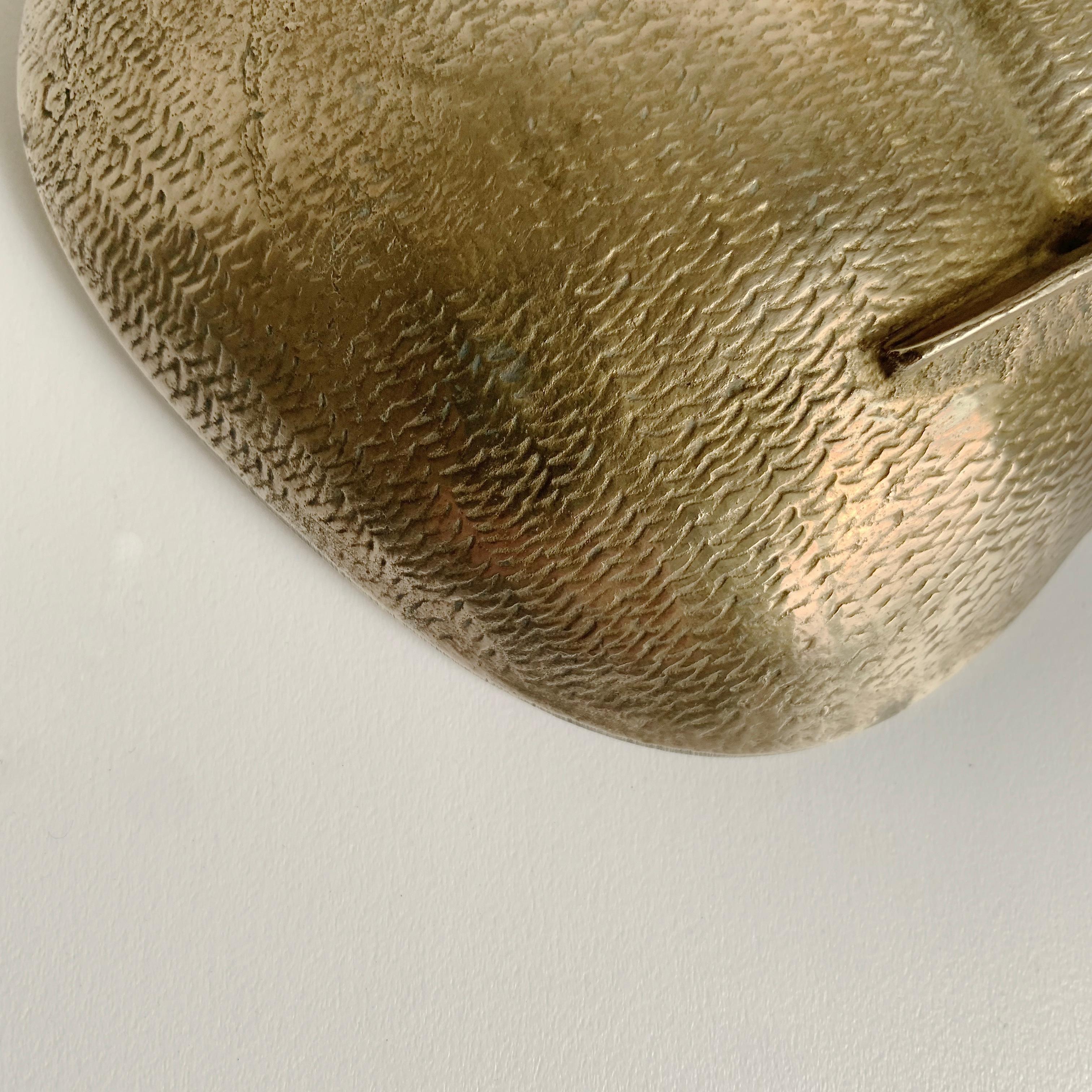 Vide-Poche decorativo de latón en forma de manzana, hacia 1970, Francia. en venta 6