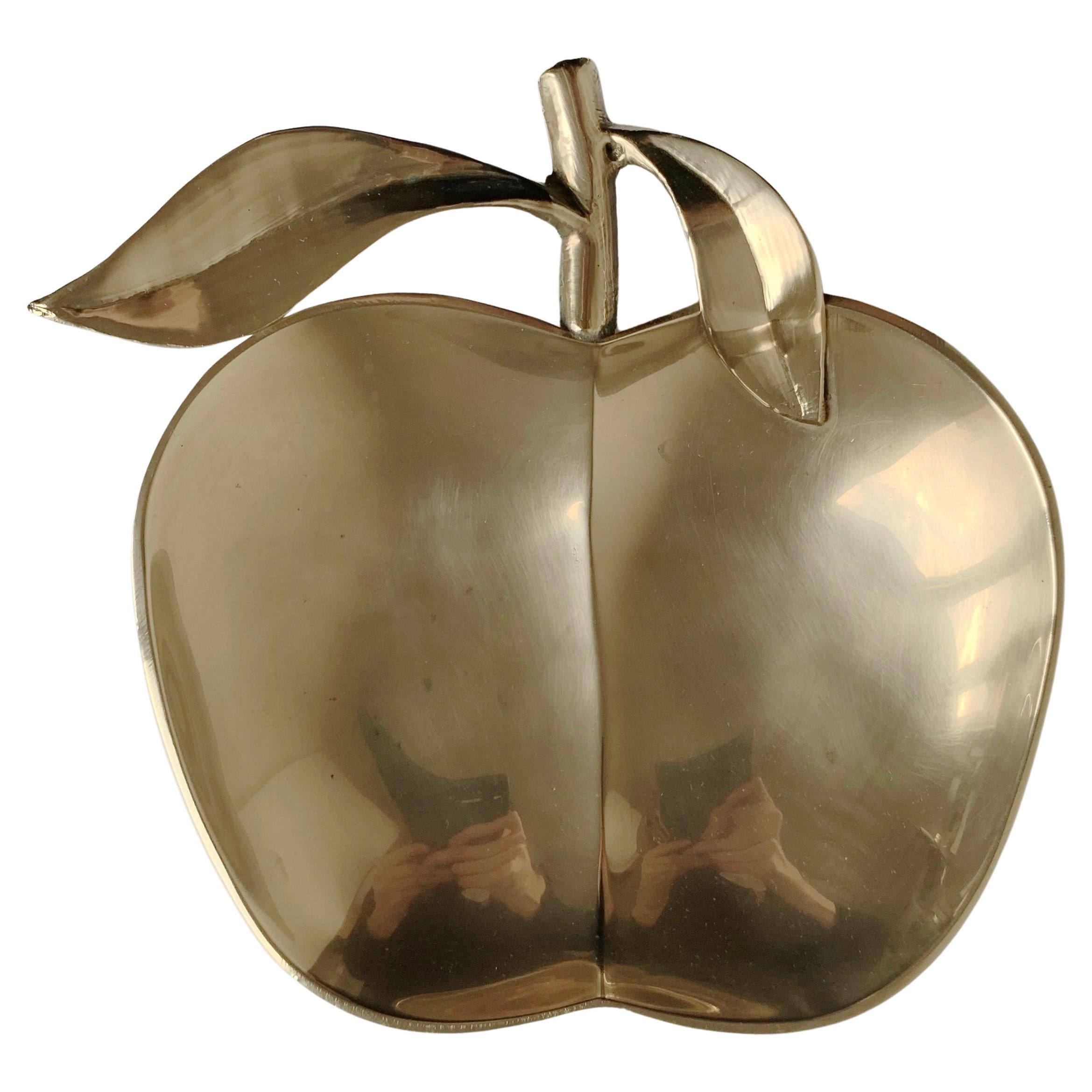 Vide-poche décoratif en laiton en forme de pomme, vers 1970, France.