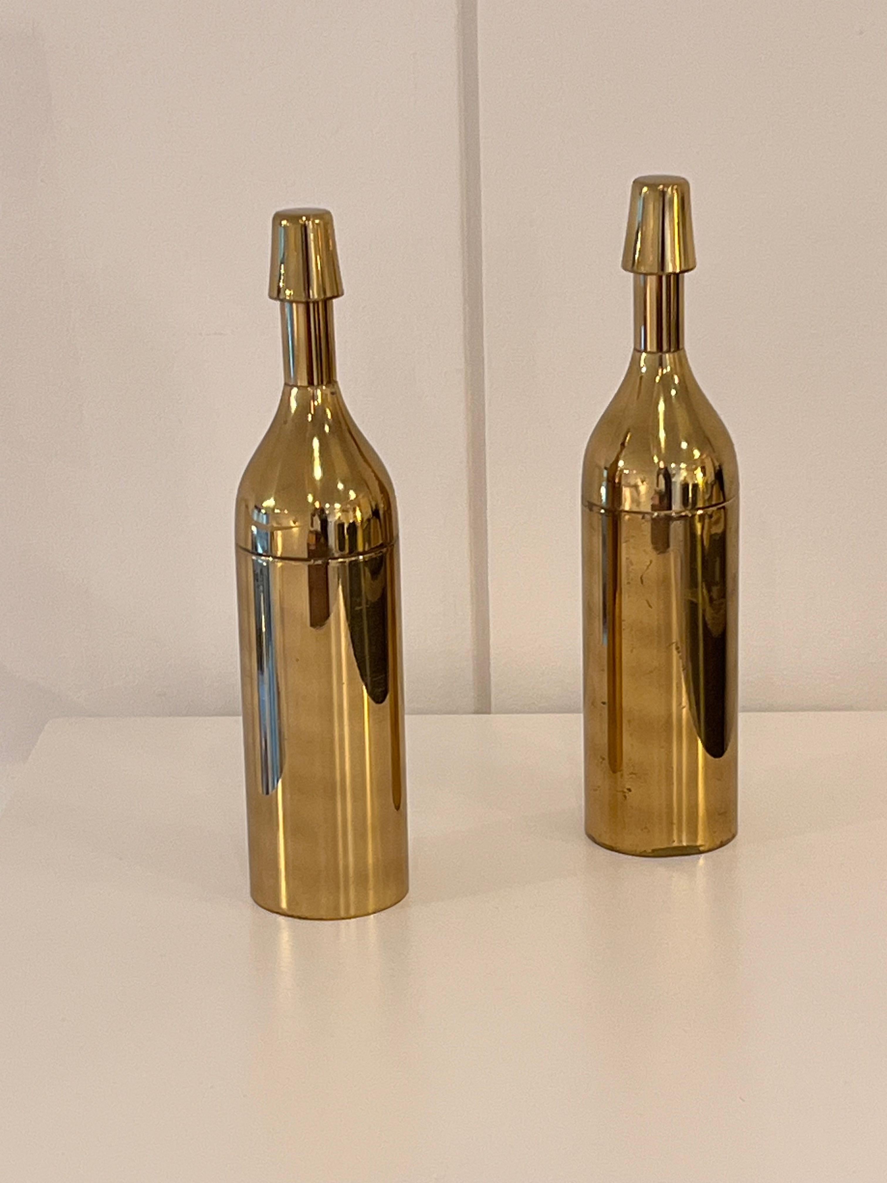 Italiano Bottiglie decorative in ottone - Timbro made in Italy, circa 1970 in vendita
