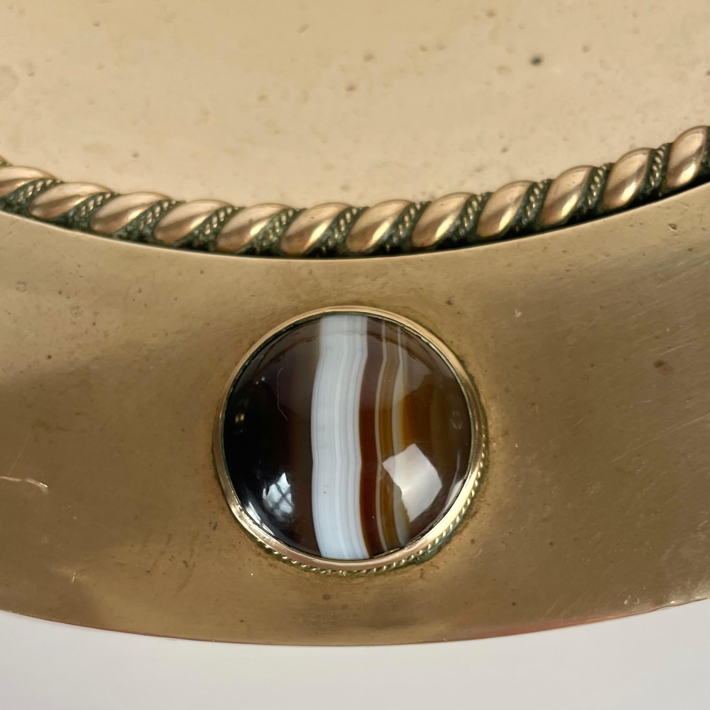 Ciotola decorativa in ottone con intarsi in agata a bande, fine XIX secolo in vendita 1