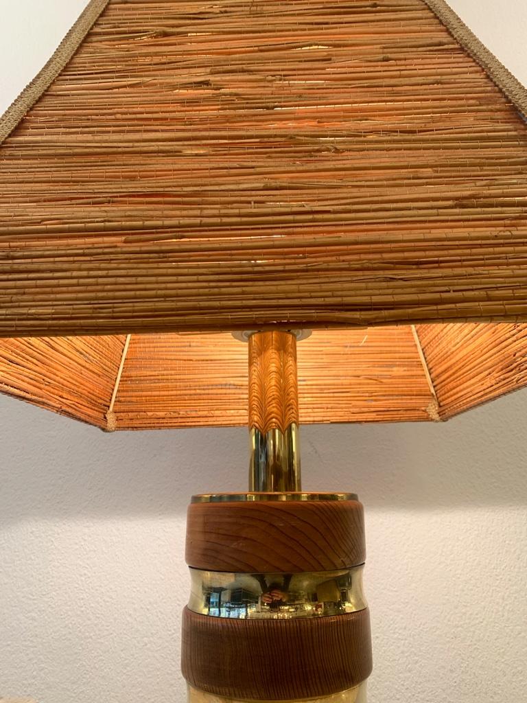 Decorative Brass, Elm & Rattan Table Lamp ca. 1970s In Good Condition For Sale In Geneva, CH