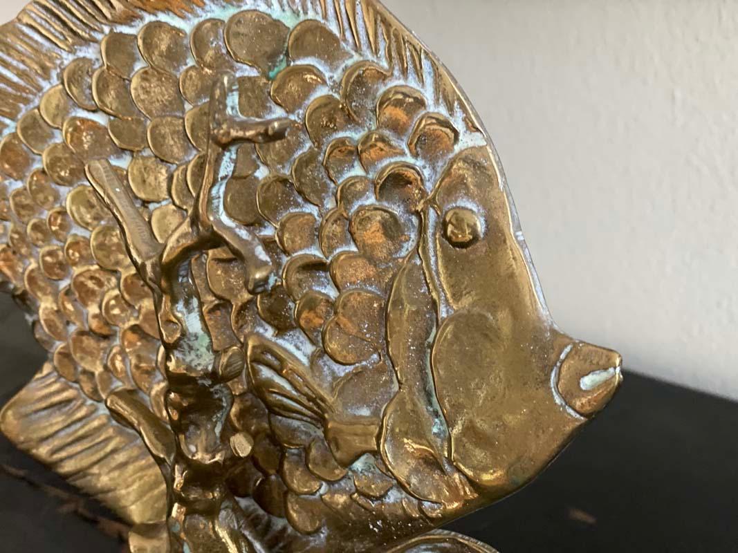 Dekorative Fisch-Skulptur aus Messing aus dem 20. Jahrhundert im Angebot 2