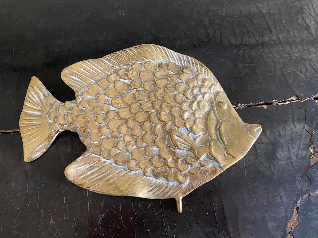 Dekorative Fisch-Skulptur aus Messing aus dem 20. Jahrhundert im Angebot 4