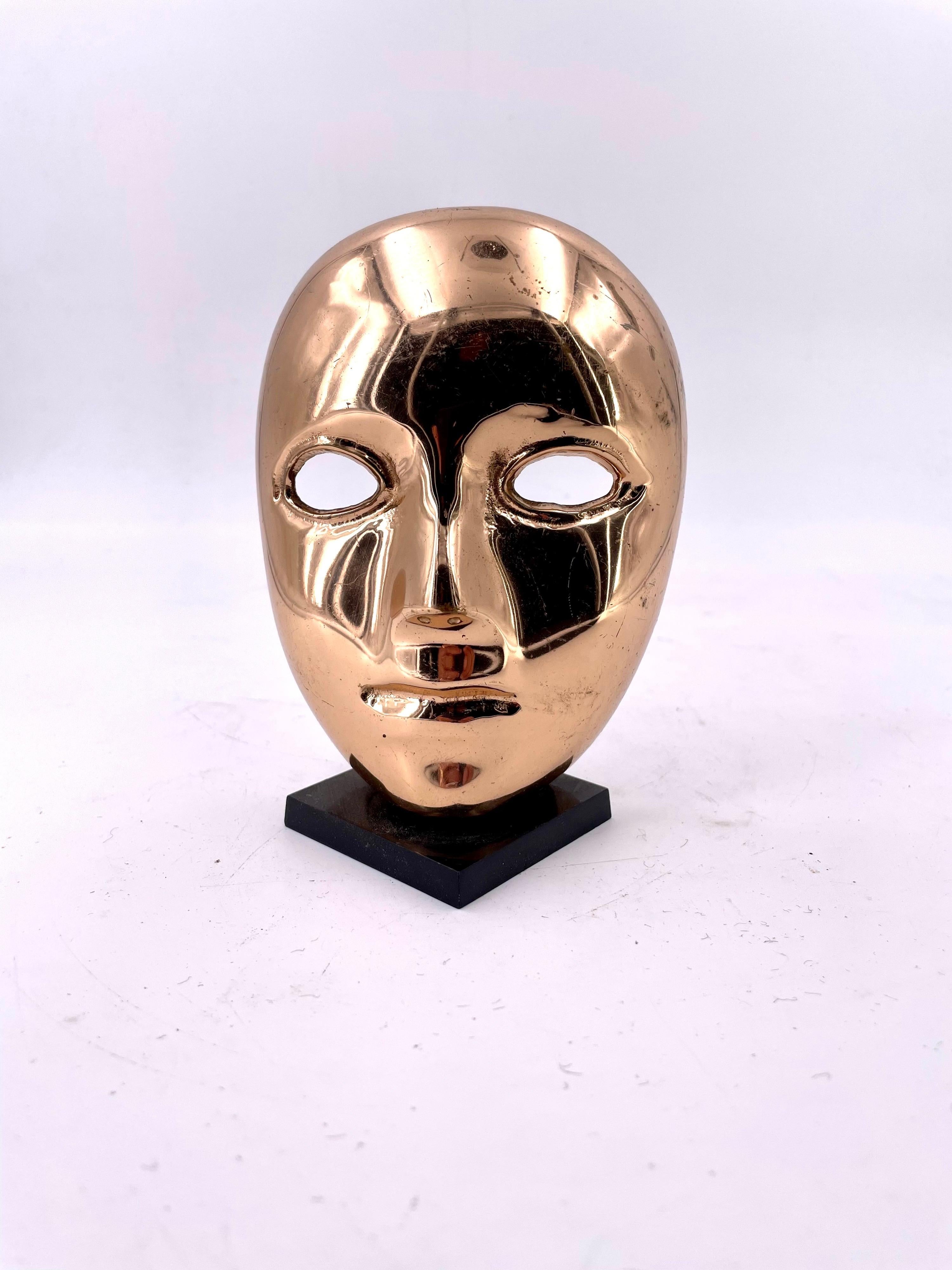 statue mask