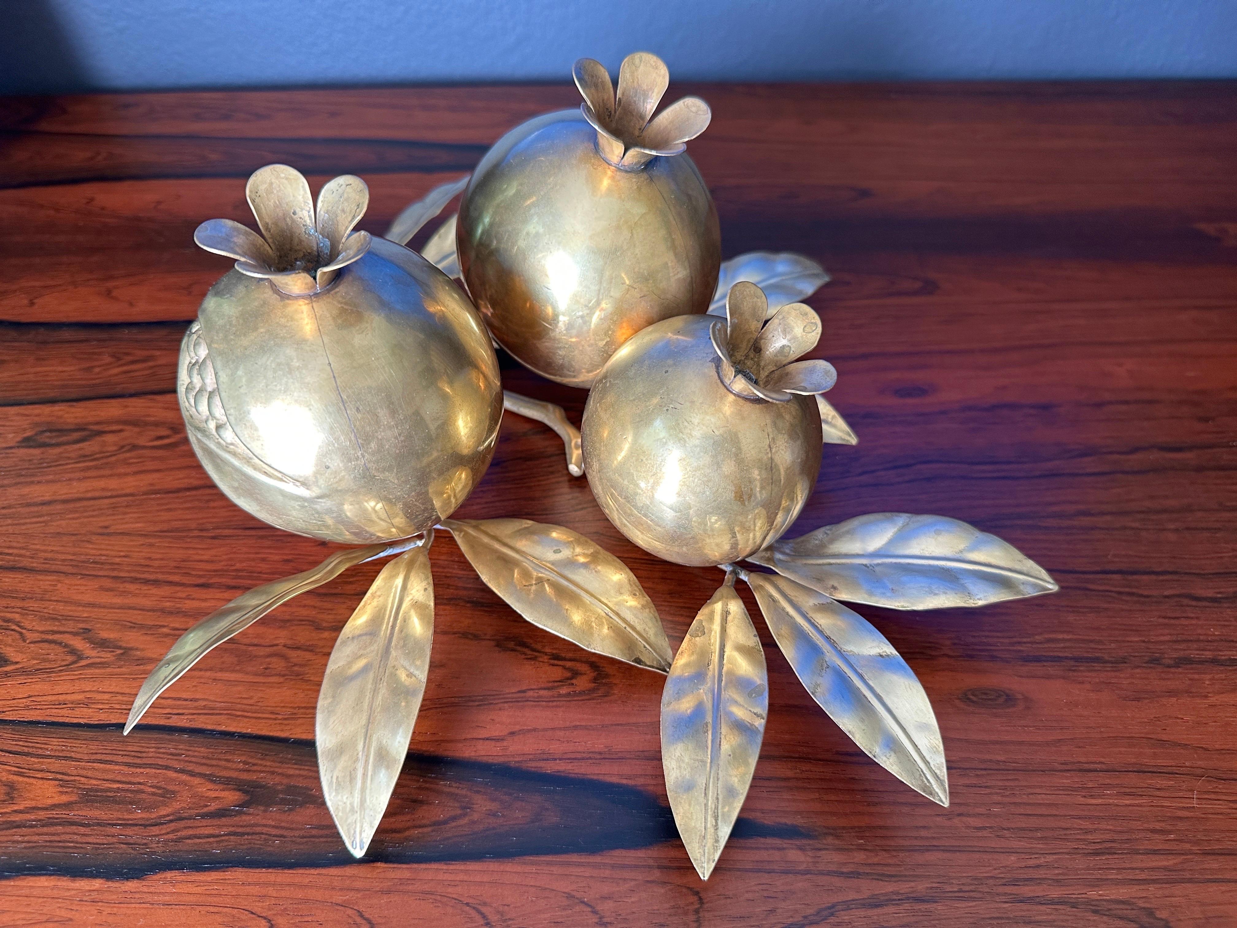 Pisapapeles decorativo de latón con granada Latón en venta