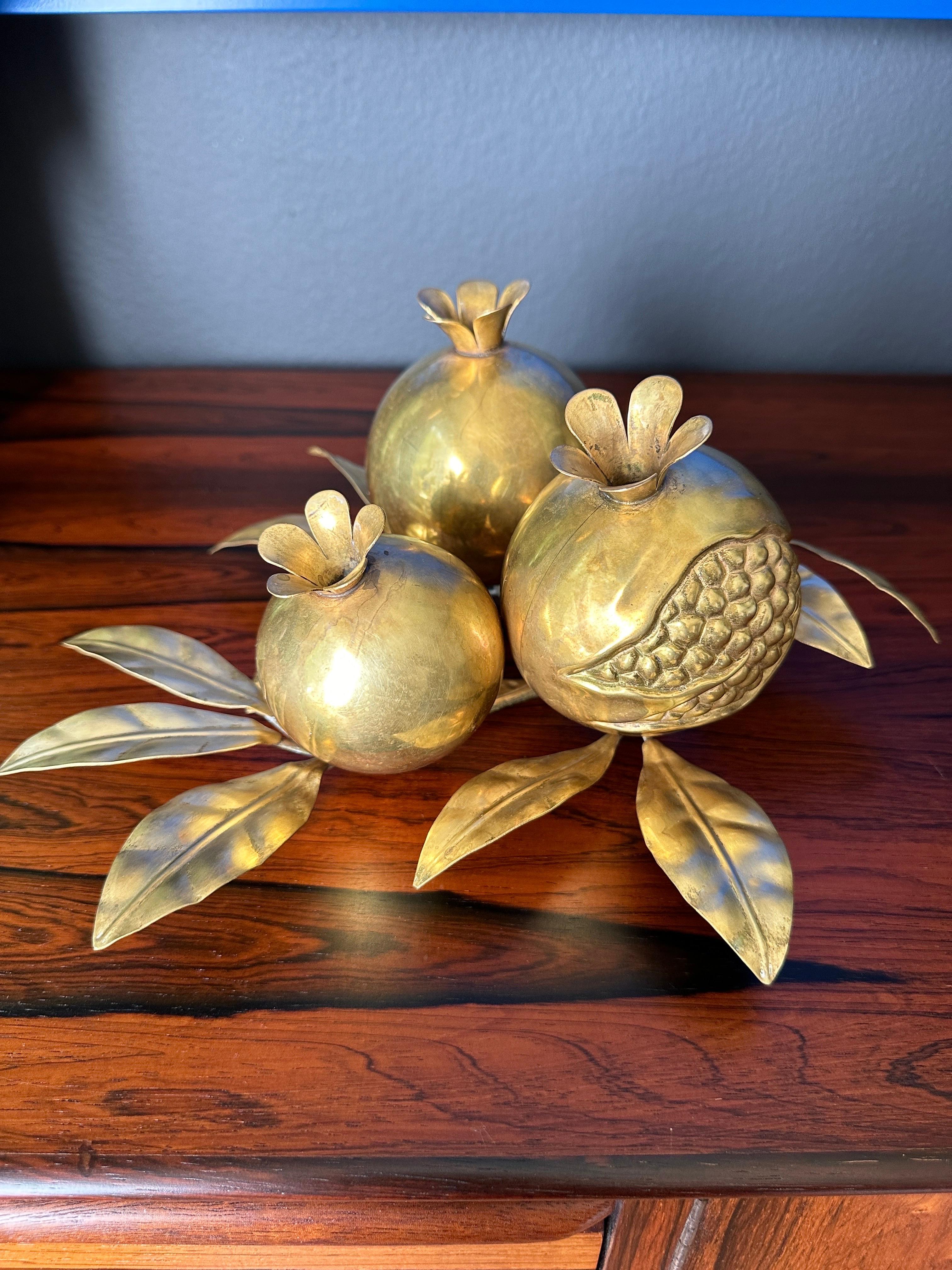 Pisapapeles decorativo de latón con granada en venta 2