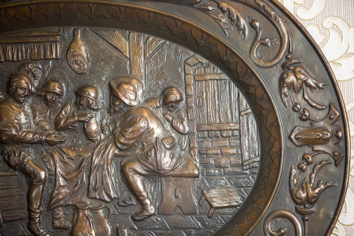 Decorative Brass Tray Depicting an Inn Scene, circa 1930 In Good Condition For Sale In Opole, PL