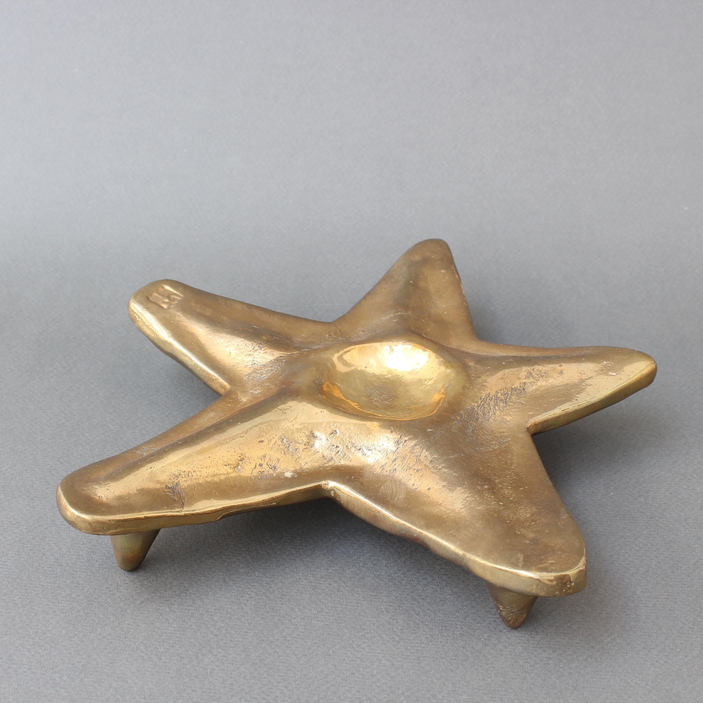 Decorative Brass Trivet in Starfish Motif by David Marshall 'circa 1990s' In Good Condition For Sale In London, GB