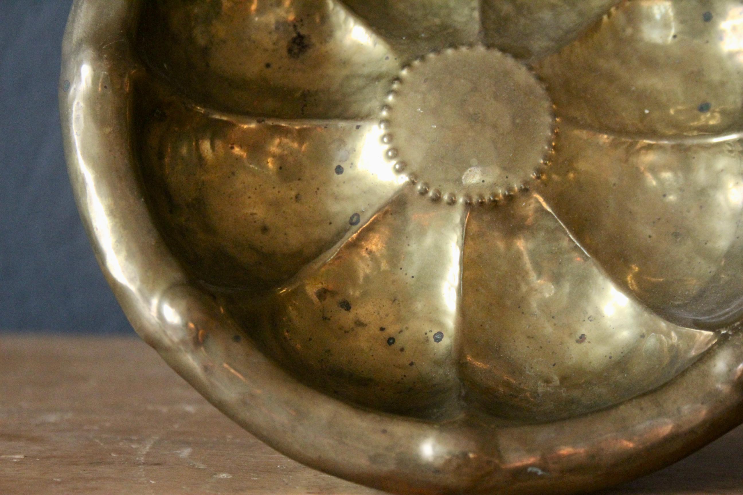 XX secolo Decorative brass vide poche in vendita