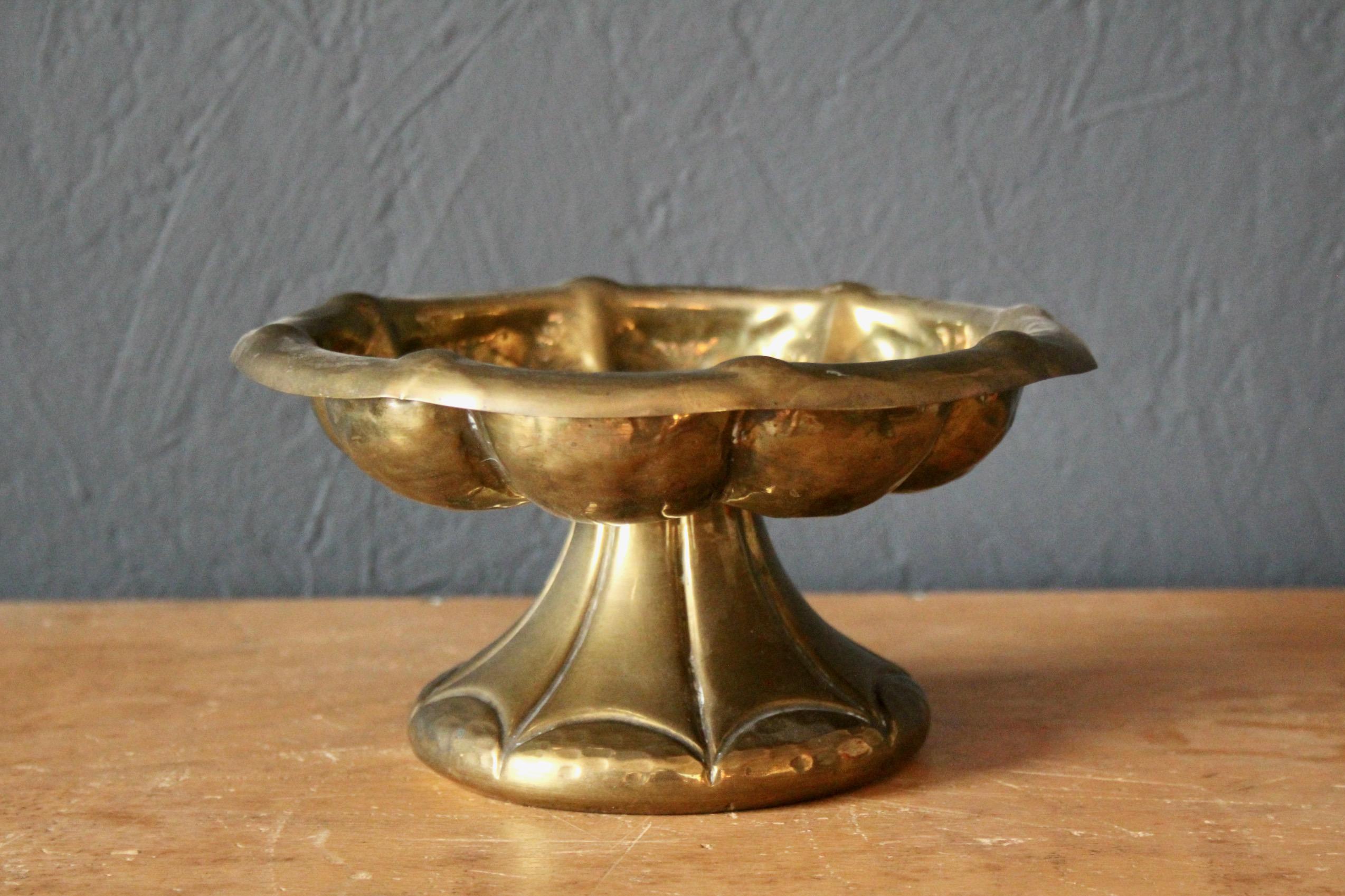 Decorative brass vide poche in vendita 1