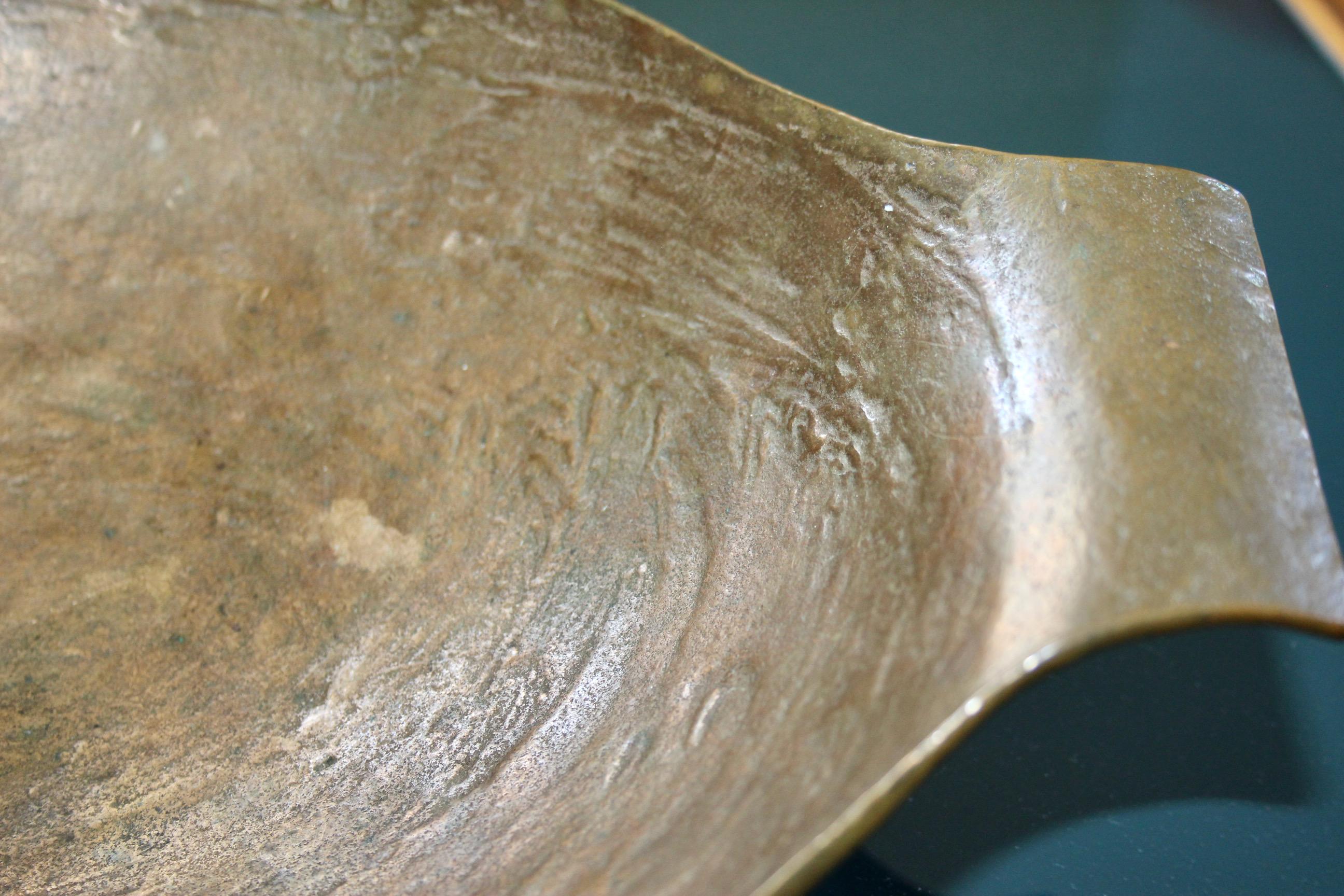 Decorative bronze bowl In Good Condition For Sale In grand Lancy, CH