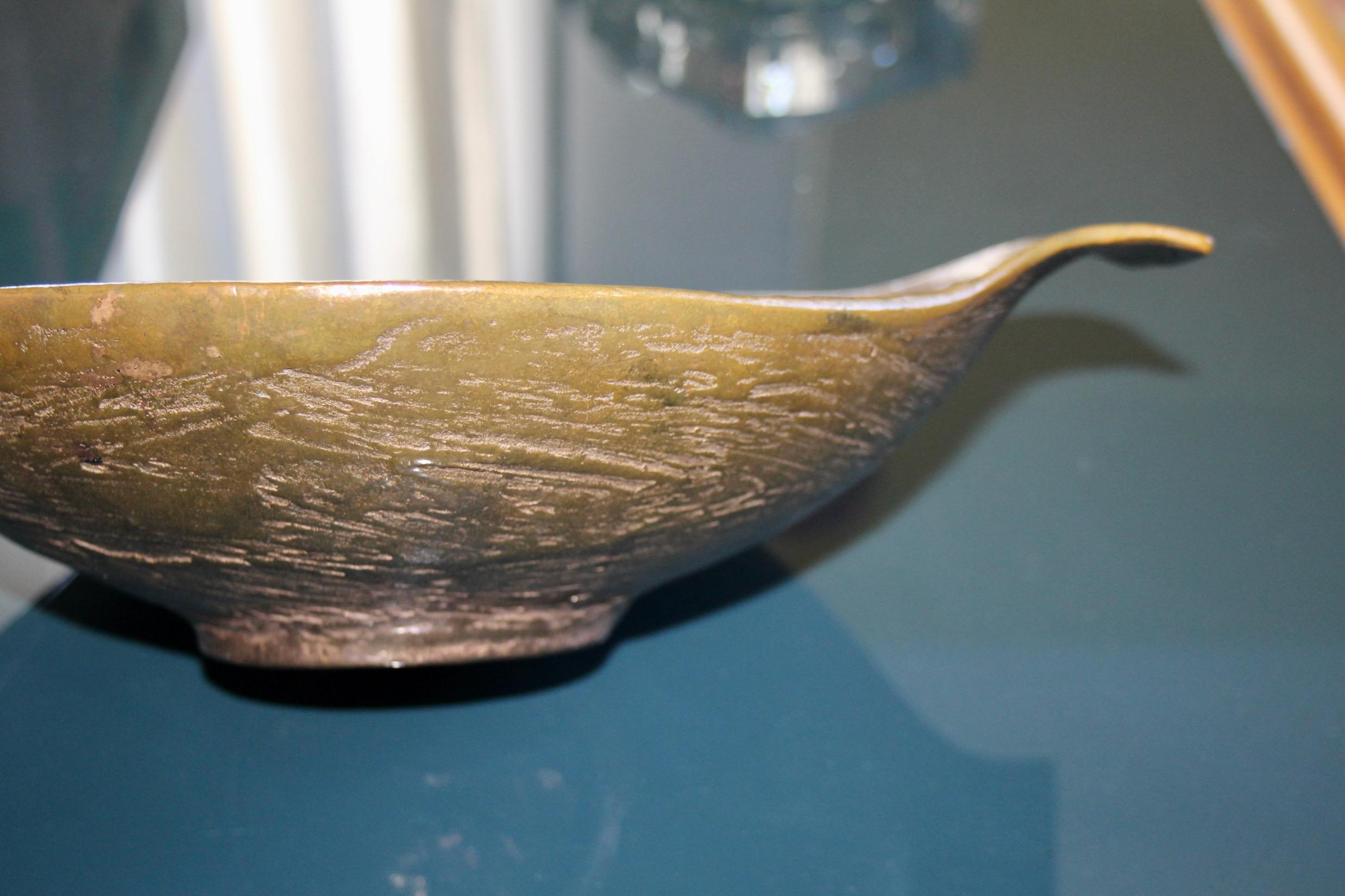 Mid-20th Century Decorative bronze bowl For Sale
