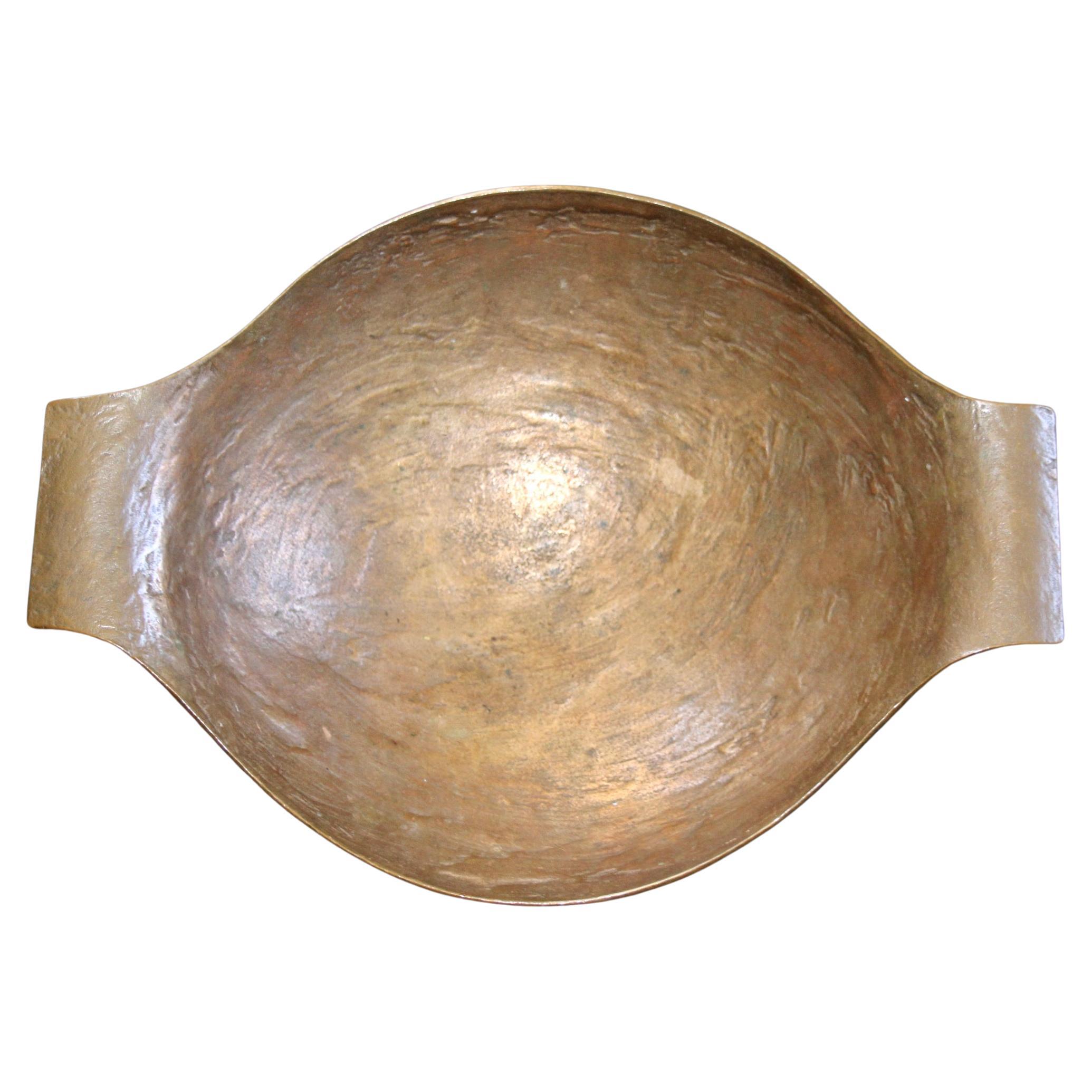 Decorative bronze bowl For Sale
