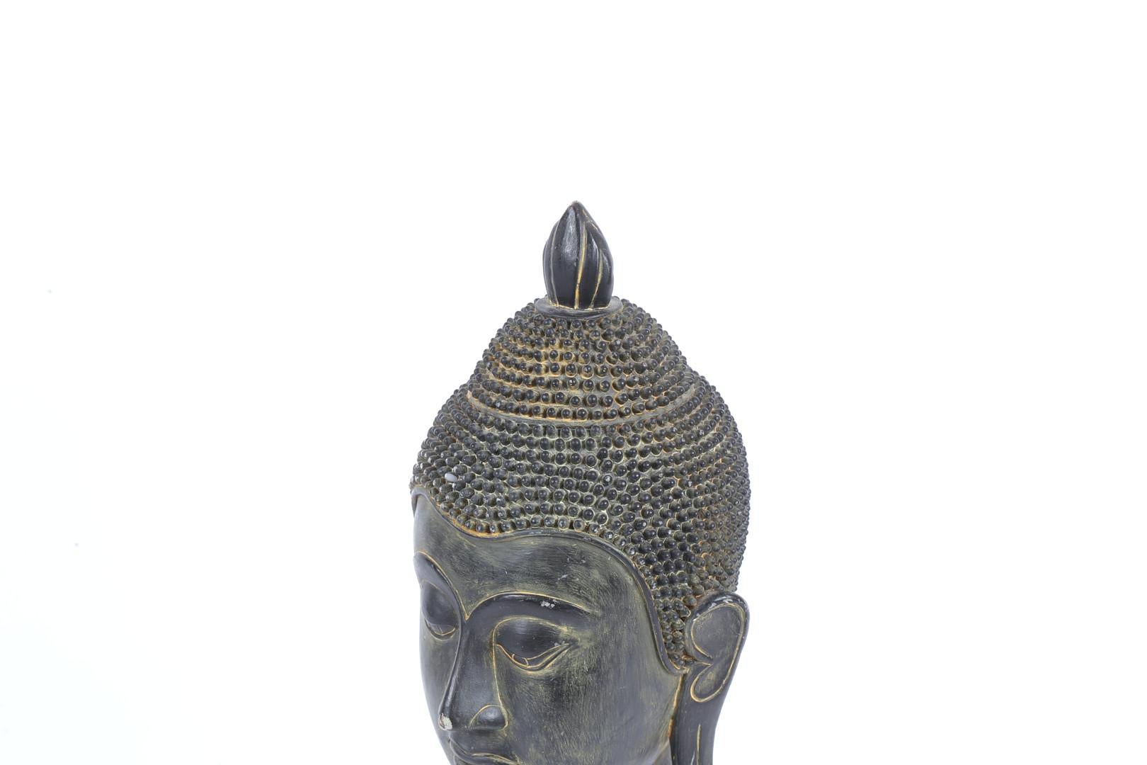 La antigua cabeza de Buda es un icono de confianza, conciencia, conocimiento, compasión y prácticas meditativas concentradas. Cada facultad de la cabeza de Buda simboliza un significado oculto, filosofía, historia, ocultismo y, sobre todo, cómo ser