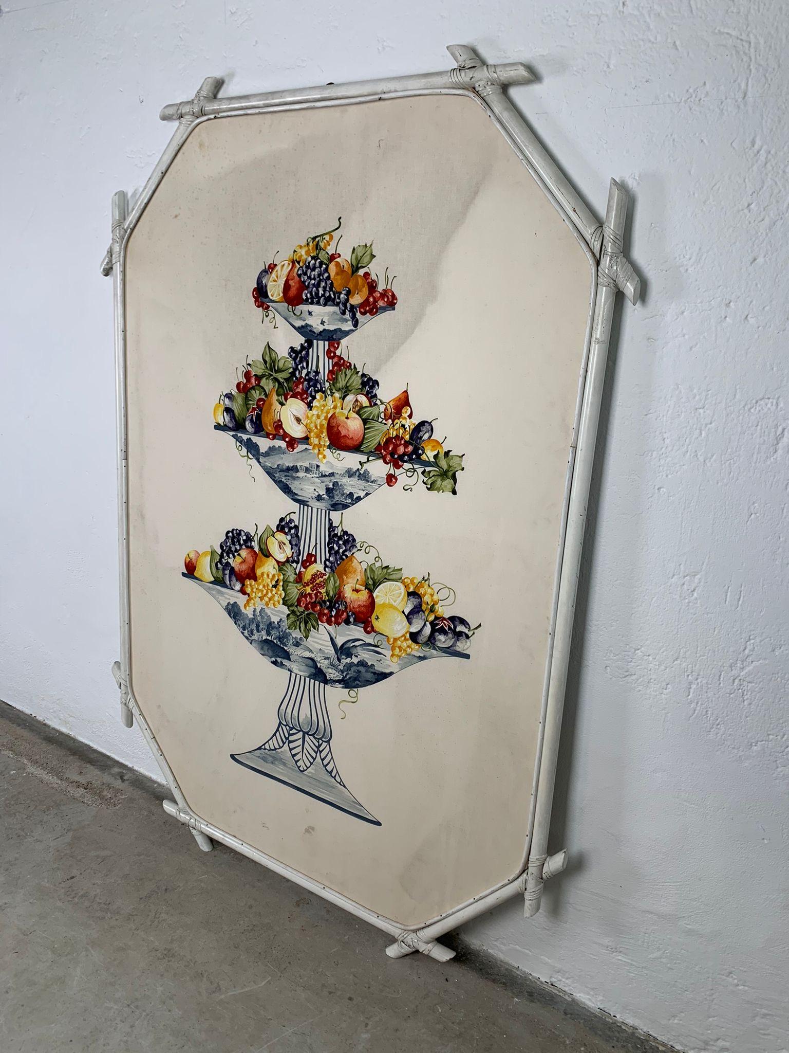 Decorative canvas panel with bamboo frame, 1960s
Decorative panel on canvas representing a centrepiece with fruit and bamboo frame. 

Good condition, signs of time, stains on canvas.

write to us for further information