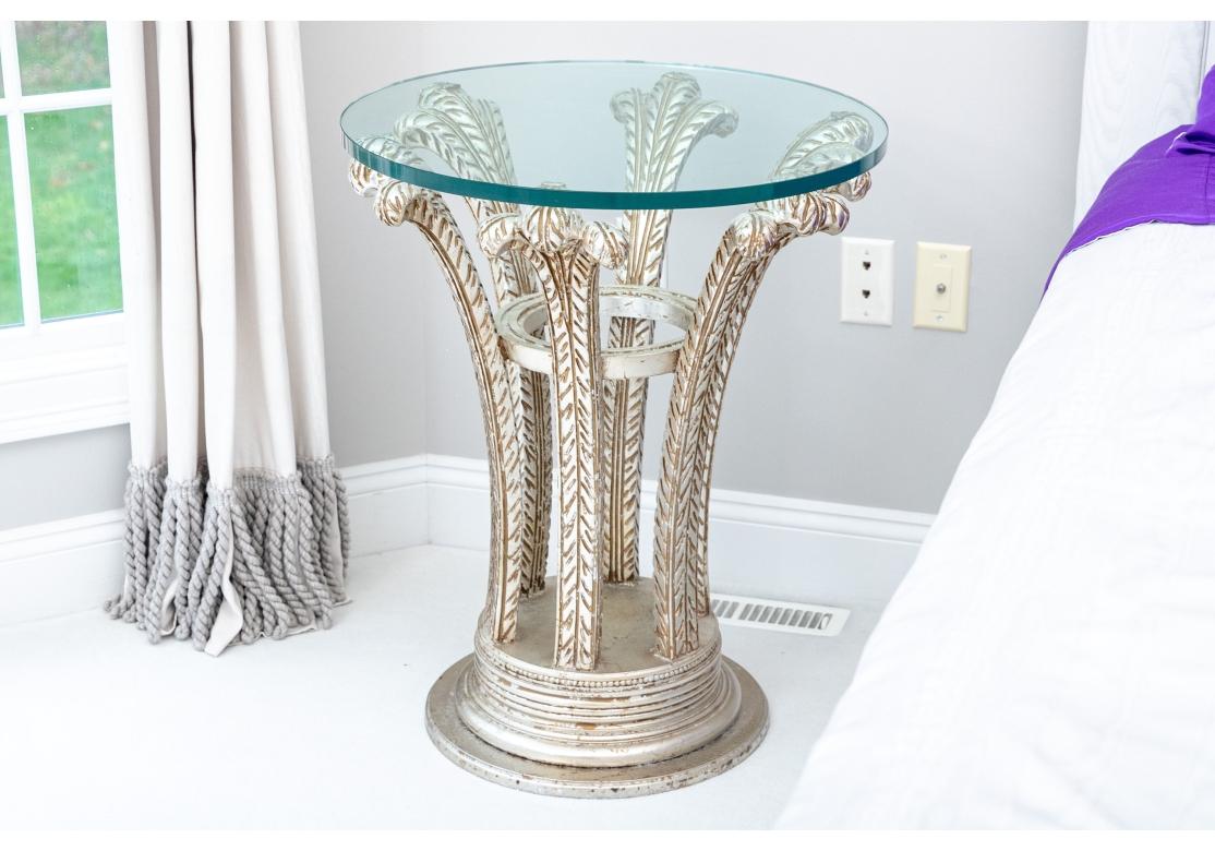 Table ronde en composition décorative avec un plateau en verre de 3/4