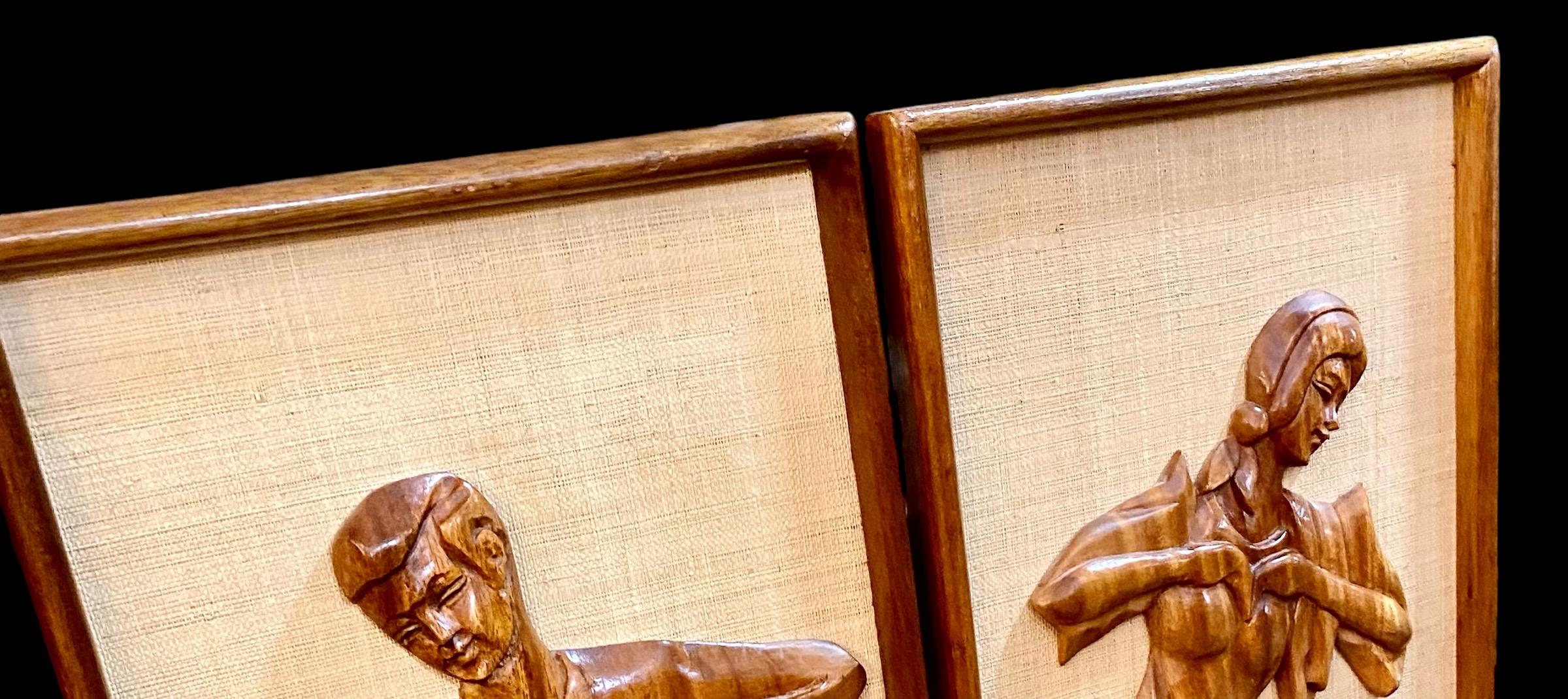 Set de 2 cuadros decorativos en relieve de madera de teca tallada de mediados del siglo XX, años 50 en venta 4