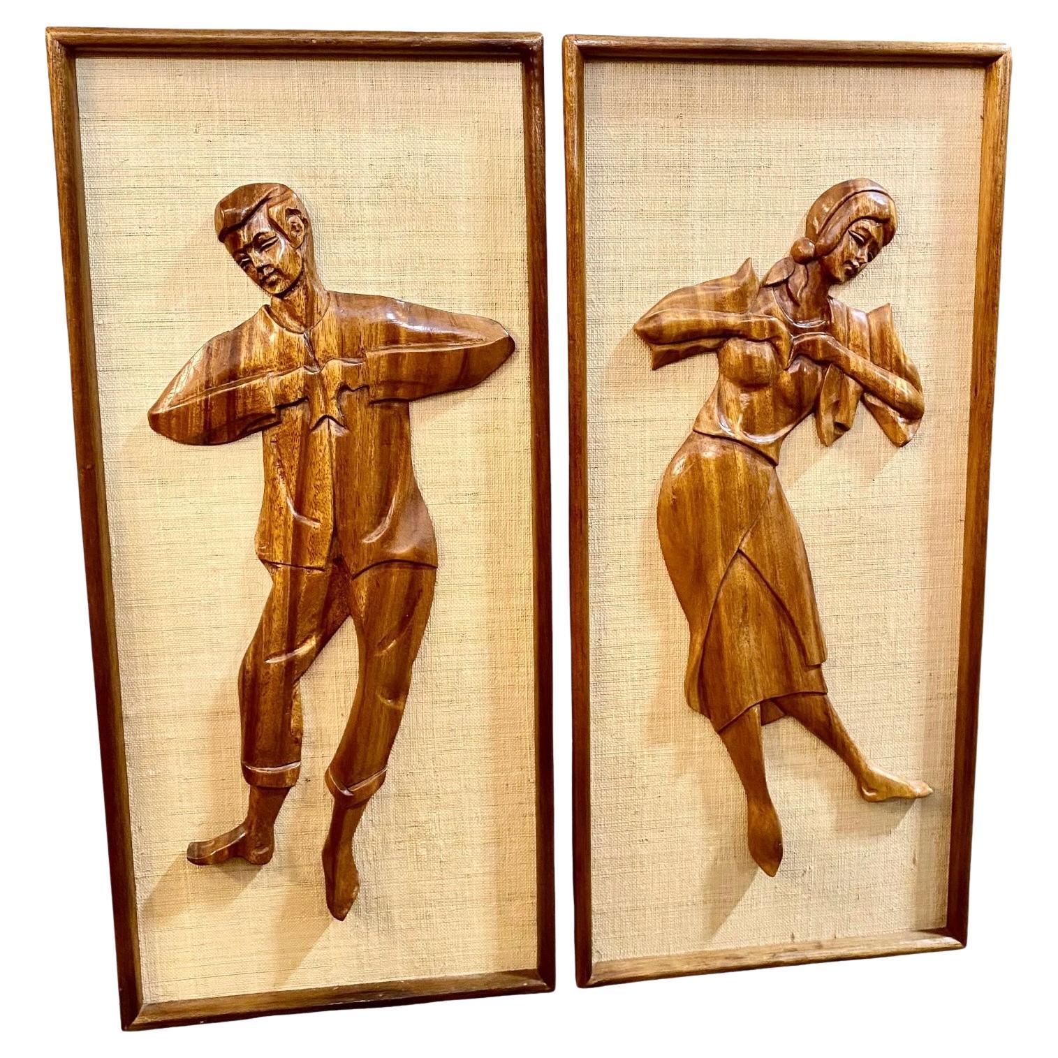 Set de 2 cuadros decorativos en relieve de madera de teca tallada de mediados del siglo XX, años 50 en venta