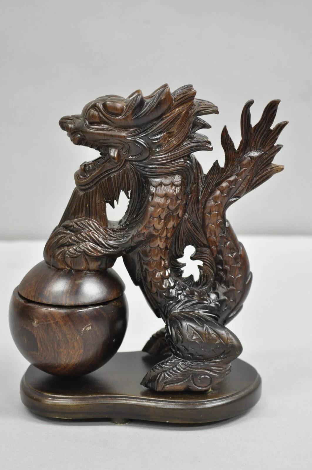 20ième siècle Porte-encens décoratif en bois sculpté chinois Foo Dog Dragon en vente