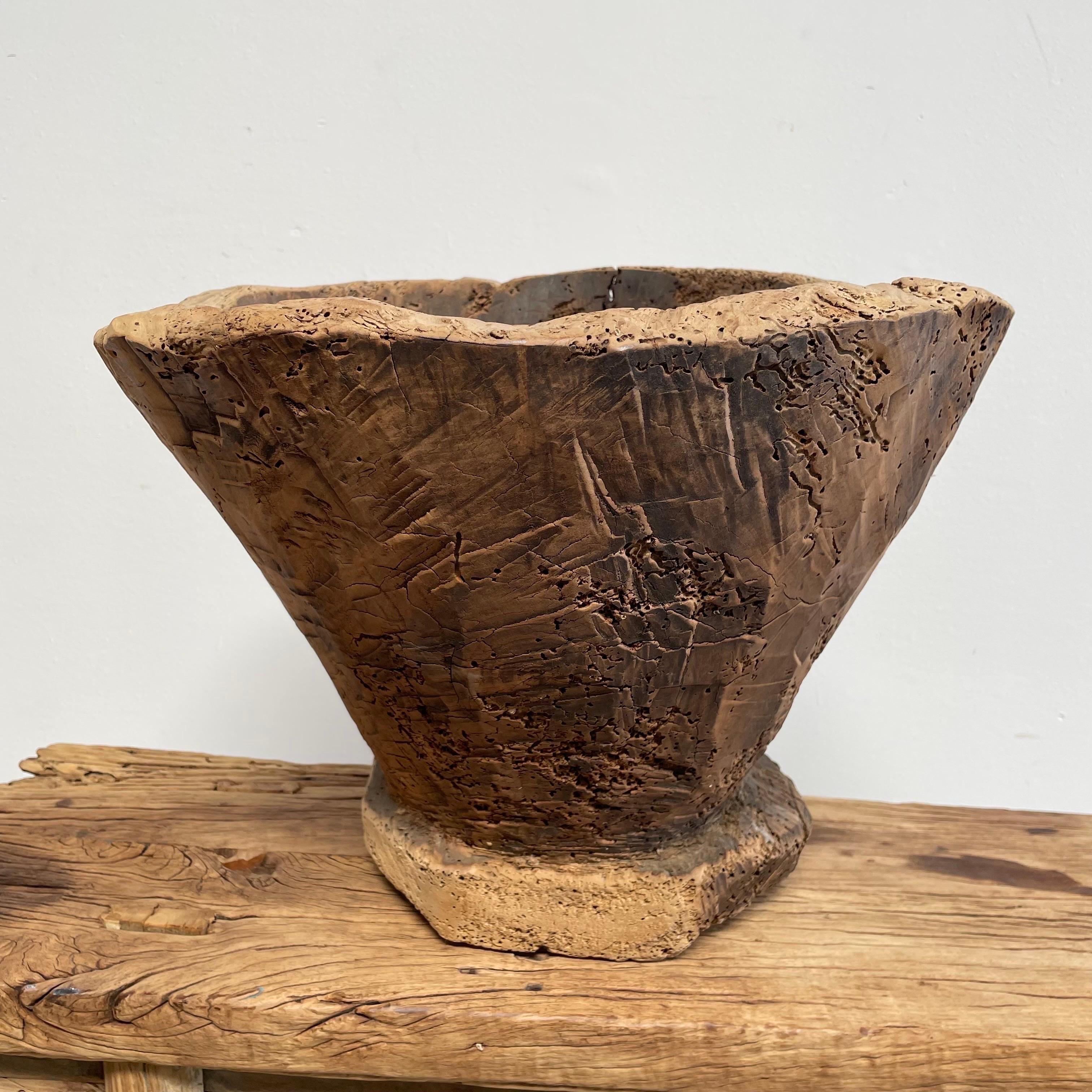 Decorative Carved Wood Stump Bowl  In Good Condition For Sale In Brea, CA
