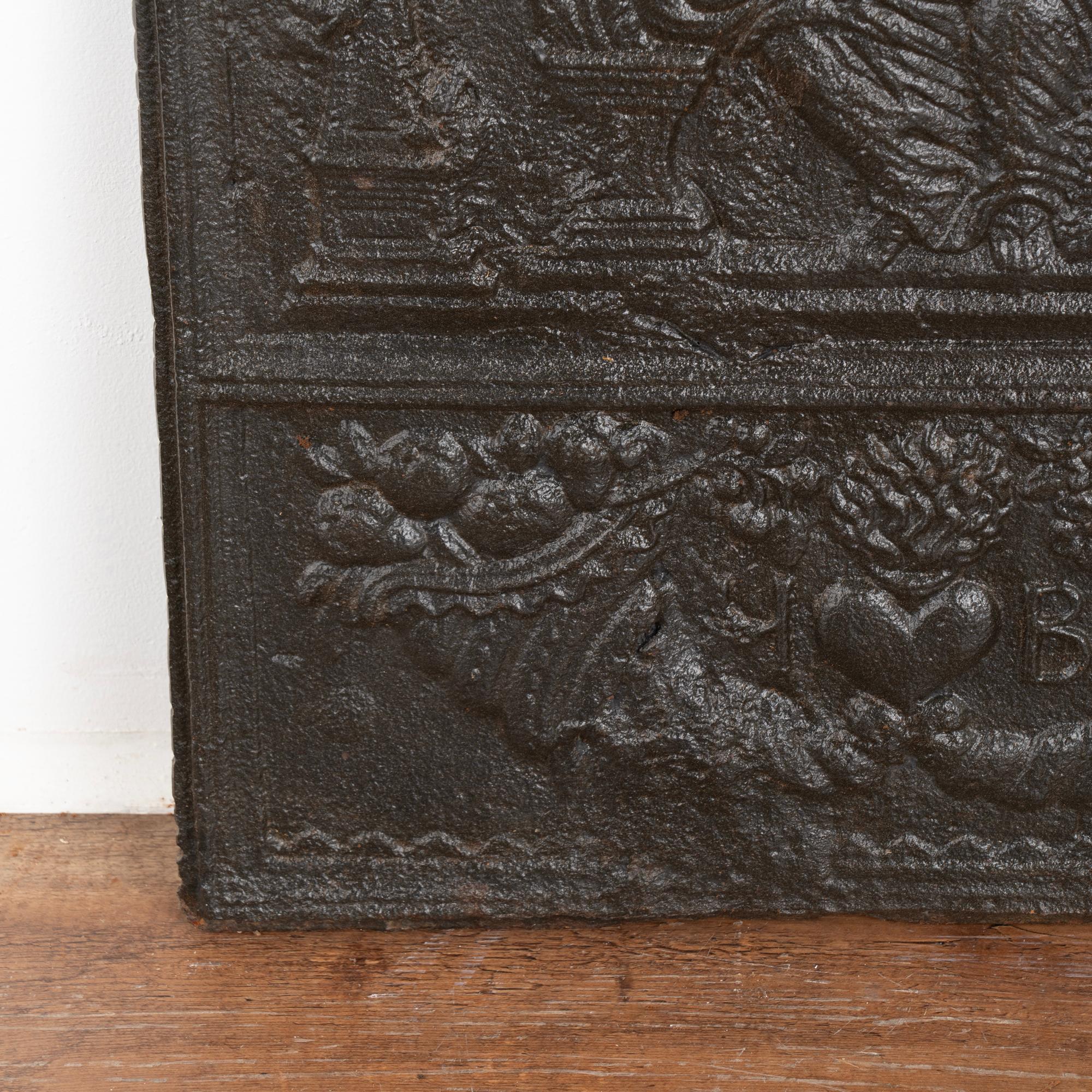 Decorative Cast Iron Fire Back With Queen, Sweden circa 1760-80 For Sale 2