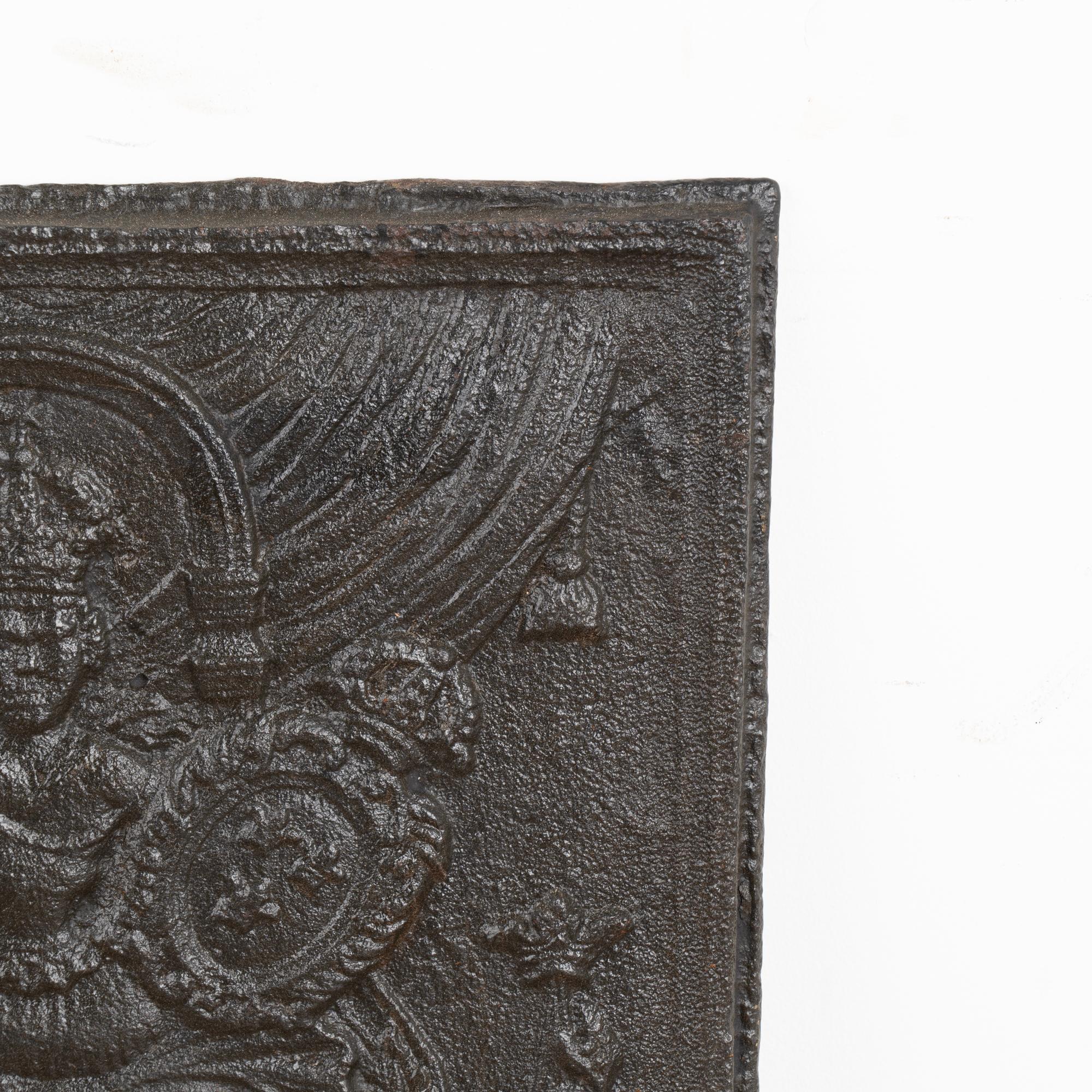 Decorative Cast Iron Fire Back With Queen, Sweden circa 1760-80 For Sale 3