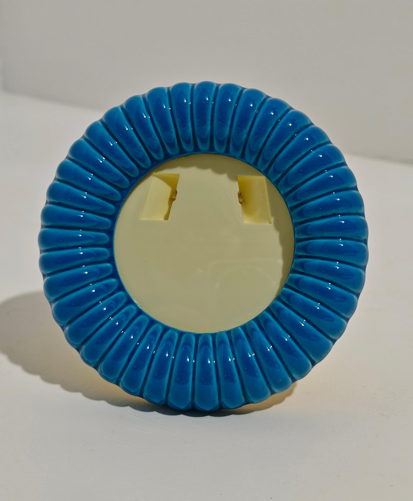 Dekorativer Blu-Fotorahmen aus Keramik, Mid-Century Modern Design, Italien 1960. (Emailliert) im Angebot