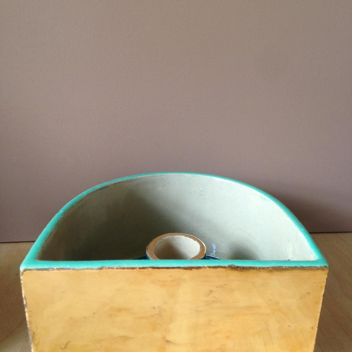 Decorative Ceramic Box with Gold and Opalescent Luster by Andrea Miranda Salas (21. Jahrhundert und zeitgenössisch) im Angebot