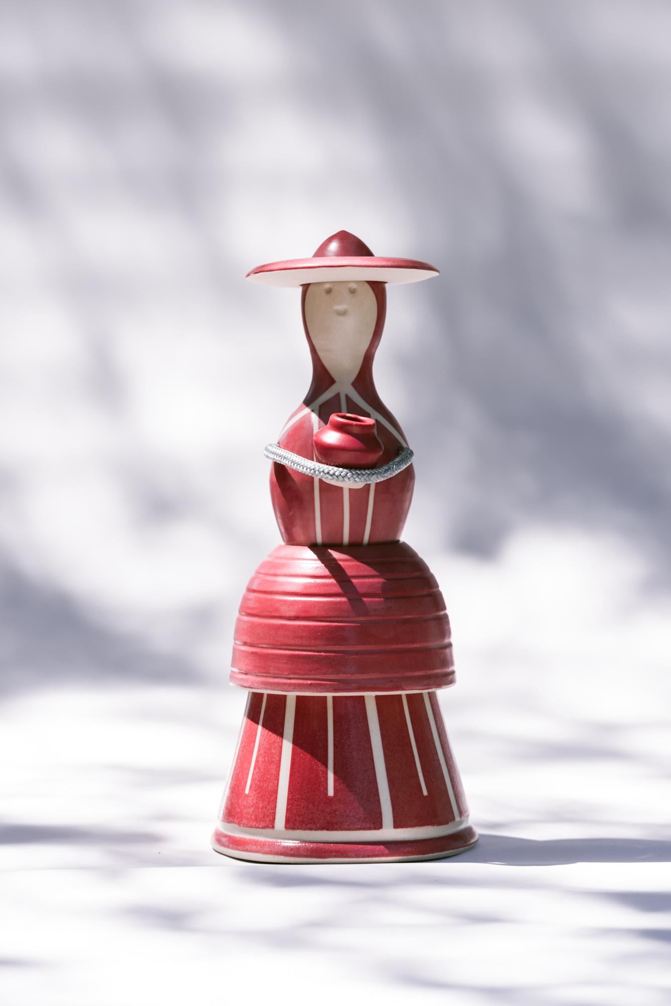 Muñeca de cerámica decorativa inspirada en la cultura ibicenca en venta 3