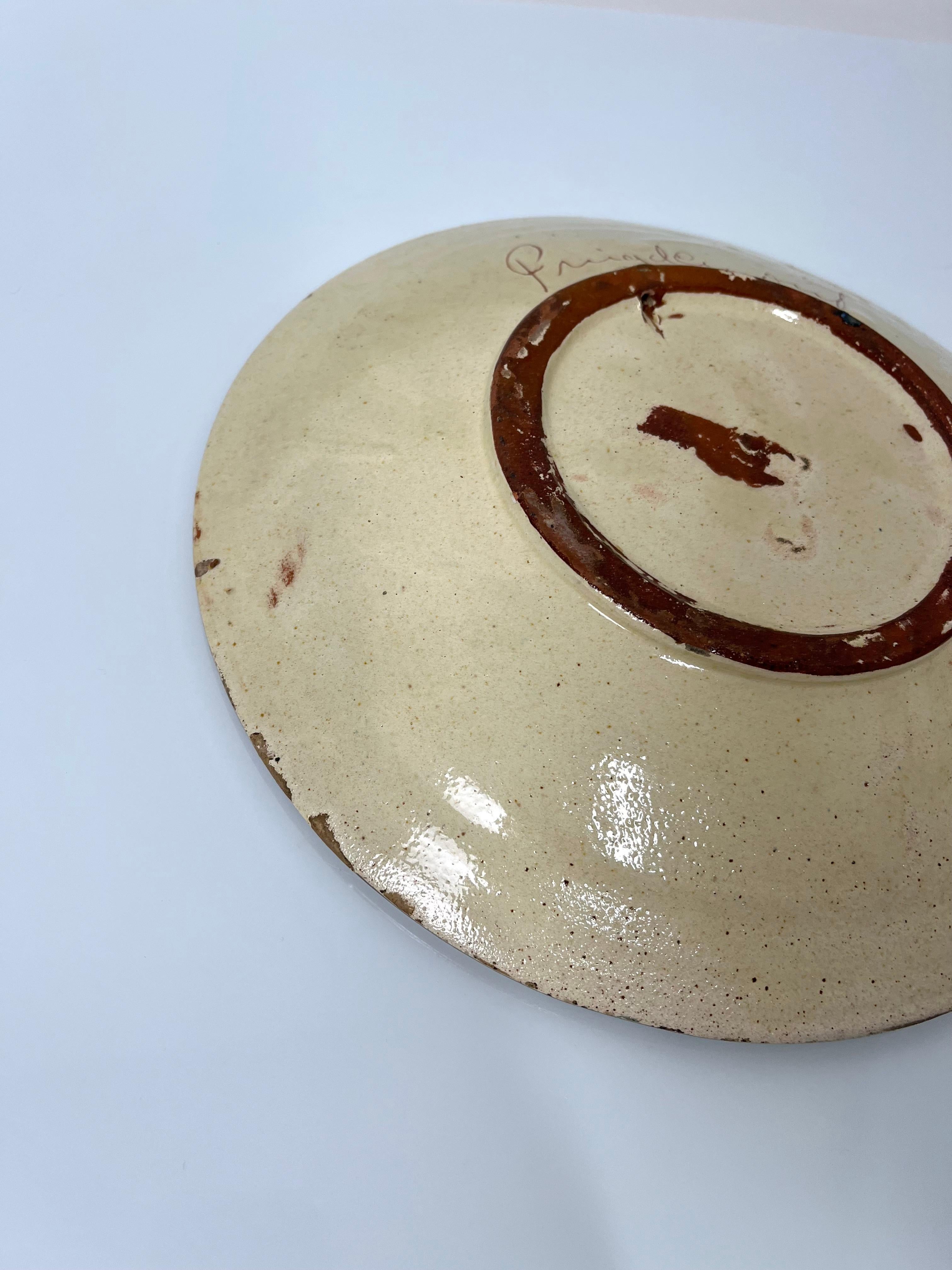 Decorative ceramic plate by Puigdemont (Signed), 60’s In Good Condition For Sale In Marinha Grande, PT