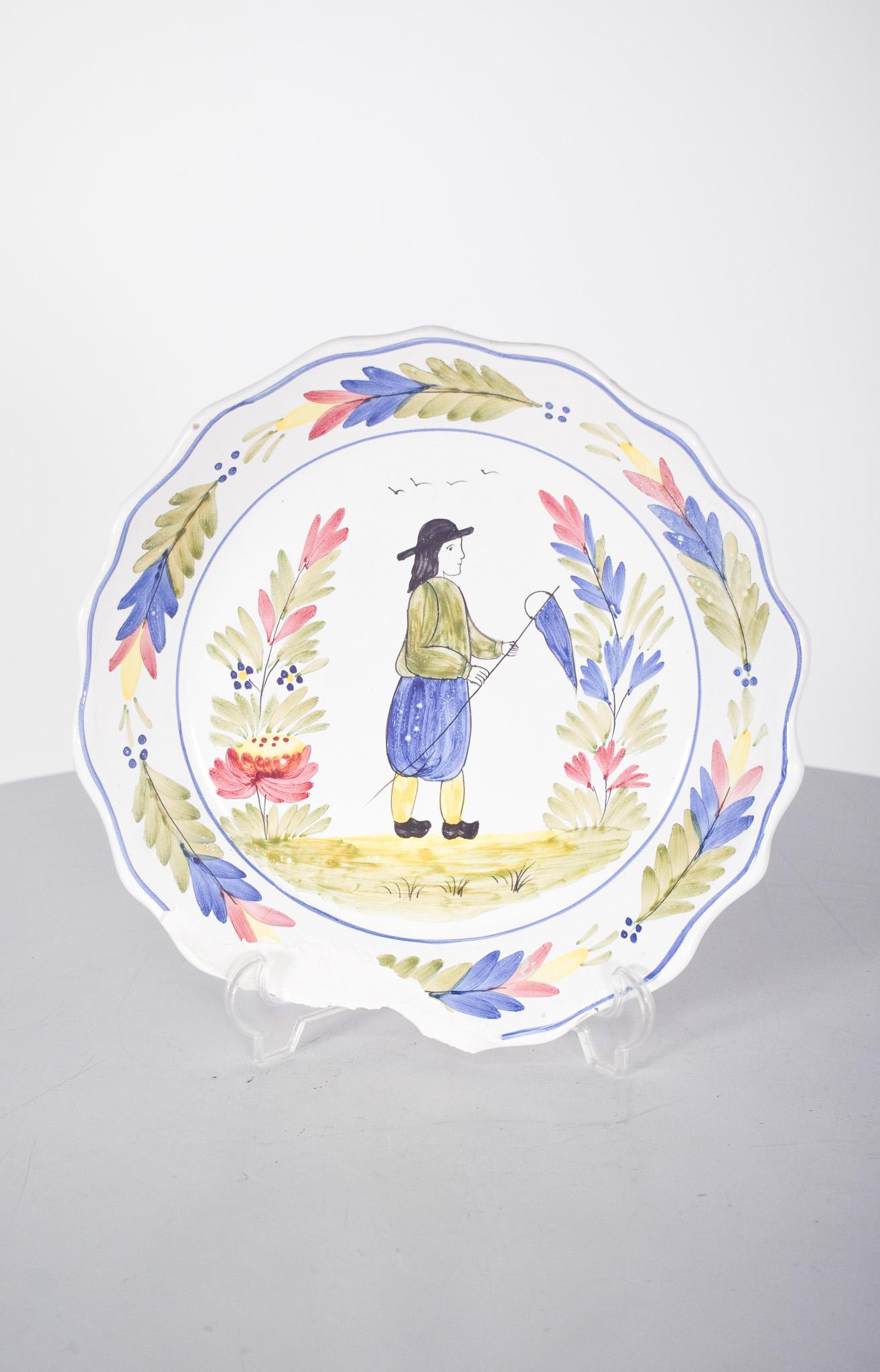 Mid-Century Modern Assiette décorative en céramique avec pêcheur en vente