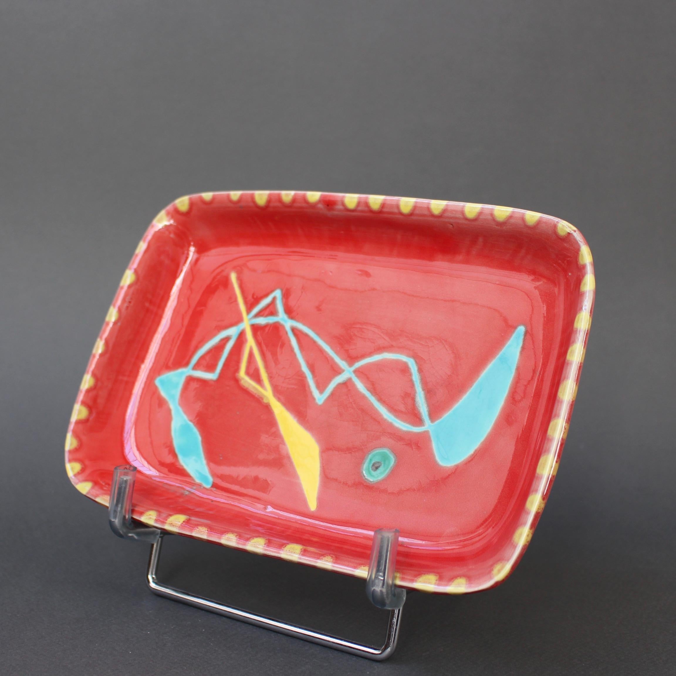Bandeja de cerámica decorativa de Charles René Neveux para el Taller Cerenne, c. 1950 mediados del siglo XX en venta