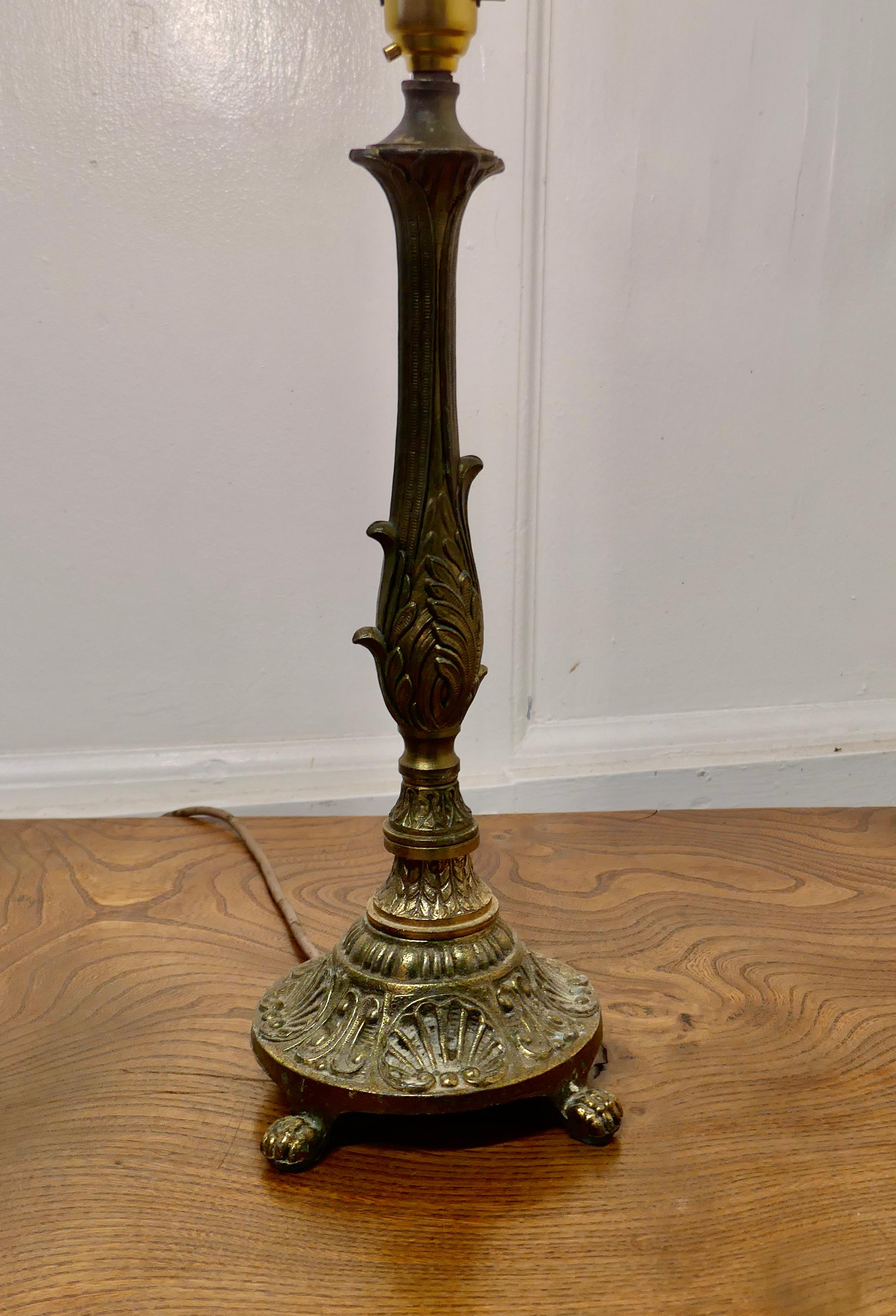 Decorative Chased Brass Table Lamp In Good Condition For Sale In Chillerton, Isle of Wight