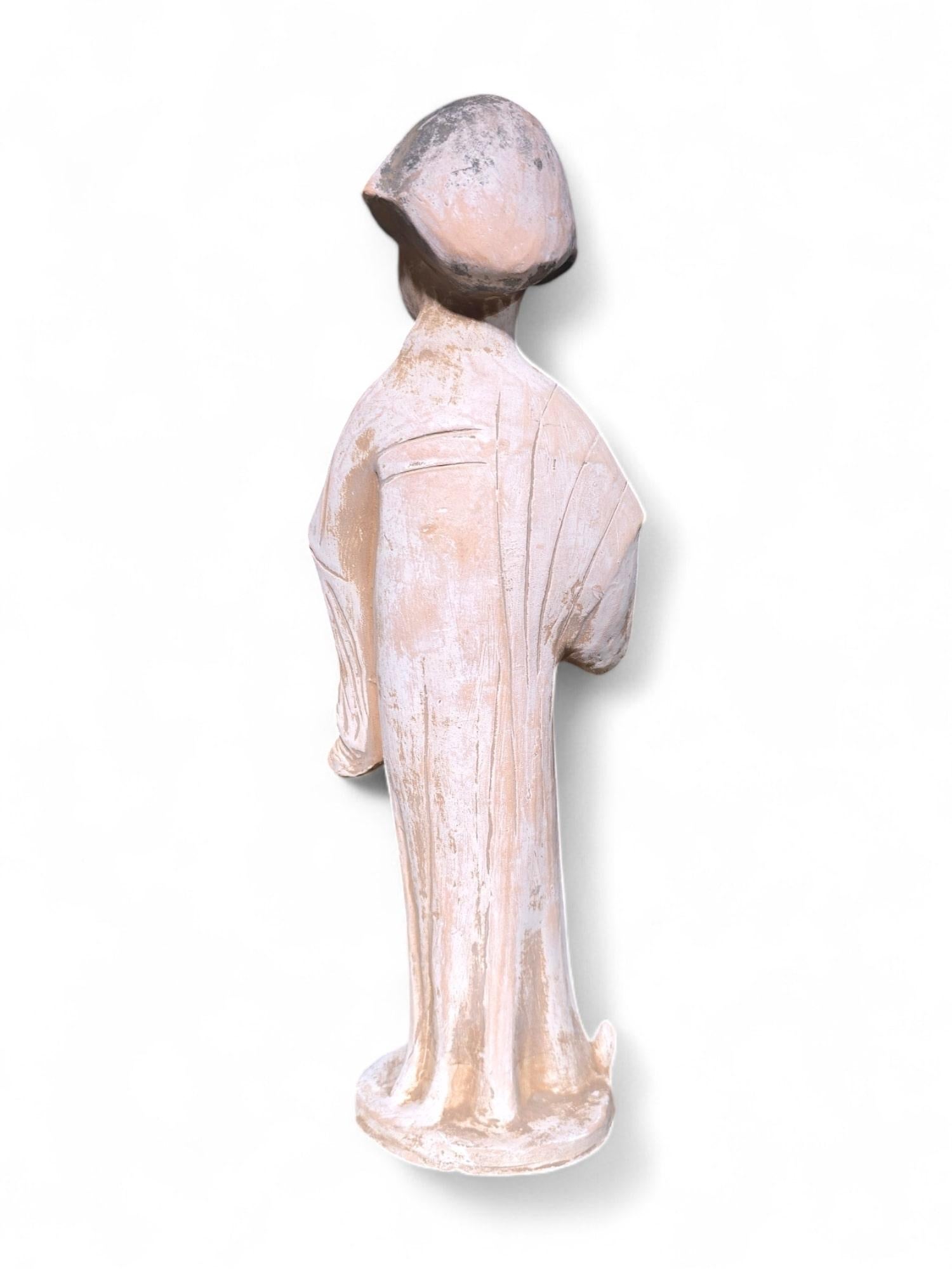 Escultura decorativa china de terracota - Dama de la Corte en venta 1