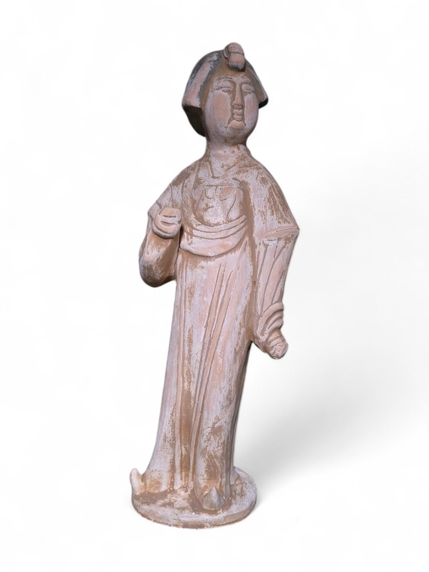 Escultura decorativa china de terracota - Dama de la Corte en venta 4
