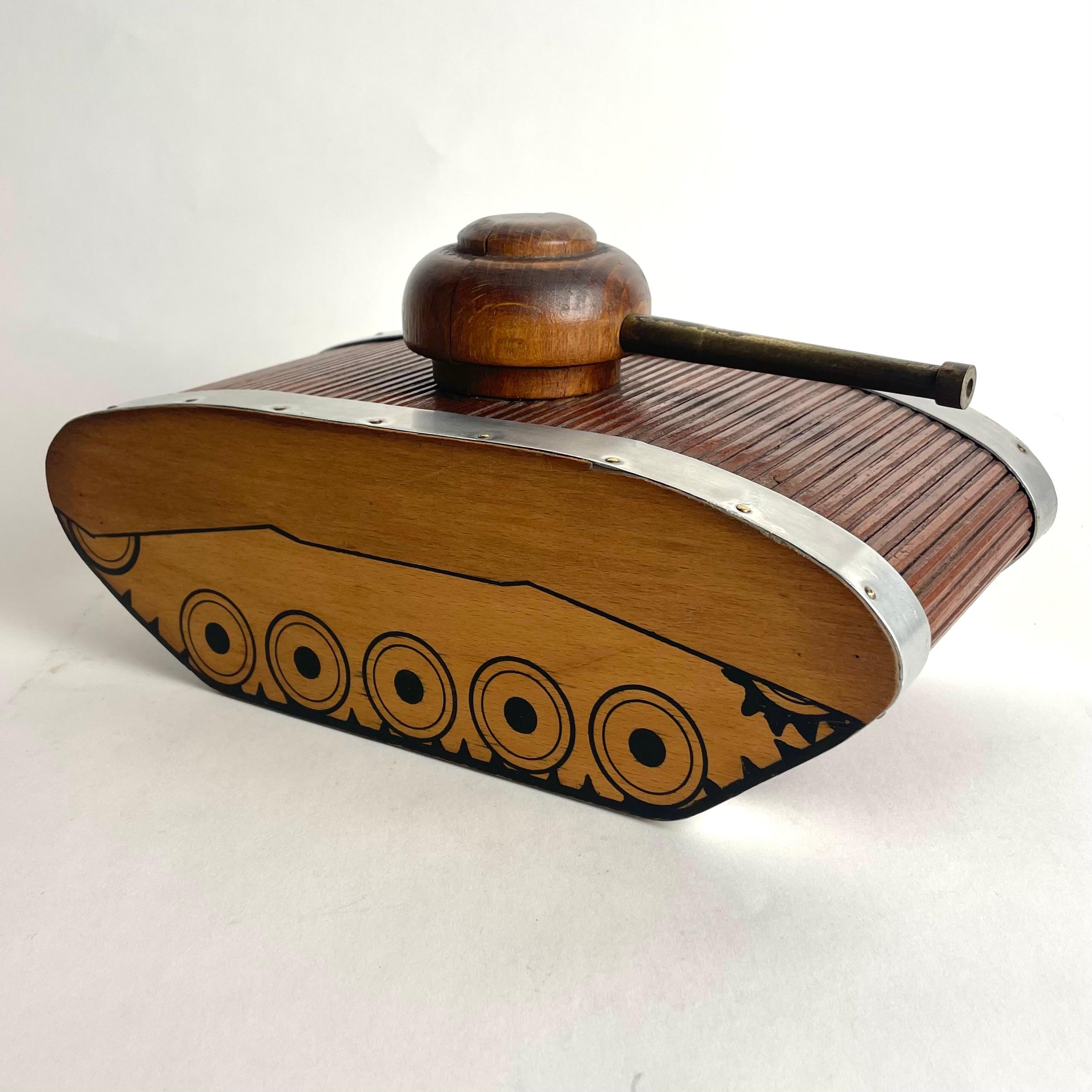 Decorative Cigar or Cigarette Box in the shape of a tank from the 1940s In Good Condition For Sale In Knivsta, SE