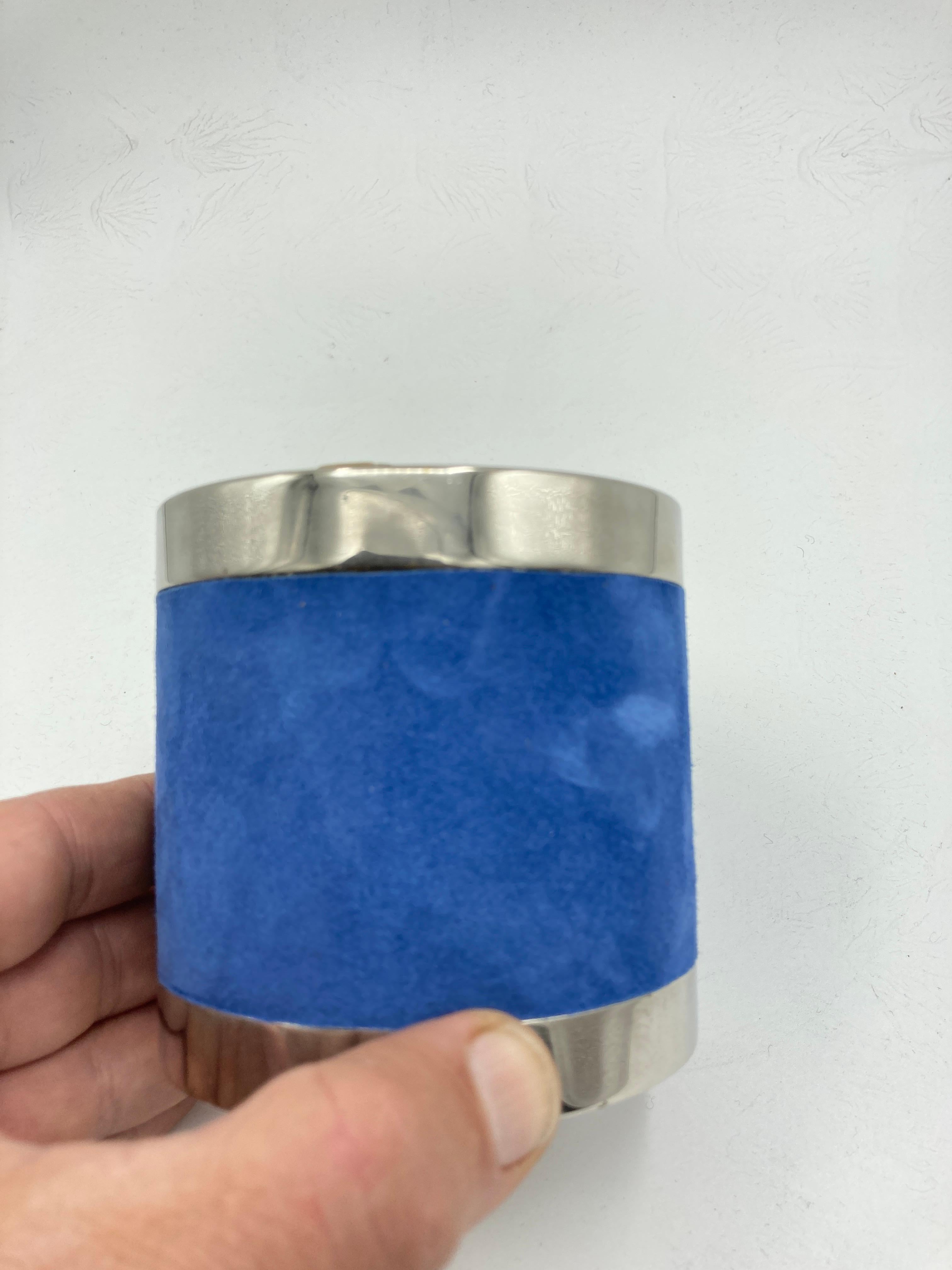 French Decorative cigaret boxe covered with blue suede by Maison Hermès For Sale