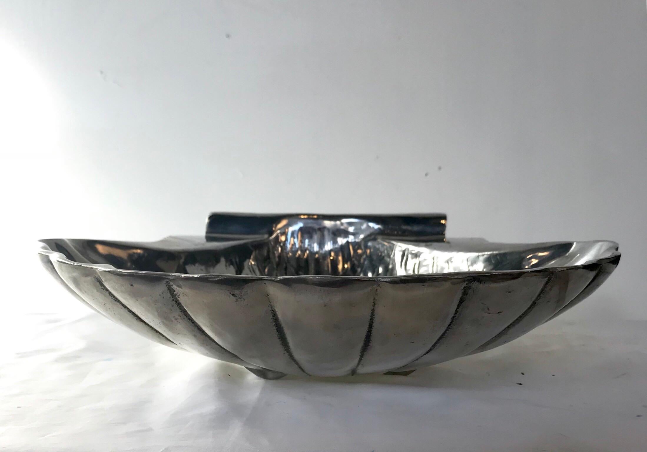 Decorative Clam Shell Bowl of Polished Aluminum For Sale 2