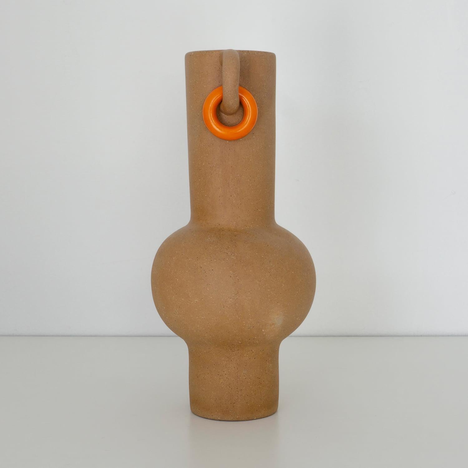 Dekorative Vase aus Ton Lele María de Jesús. Glatte, weiche Tonoberfläche. von Raíz Mx (Mexikanisch) im Angebot