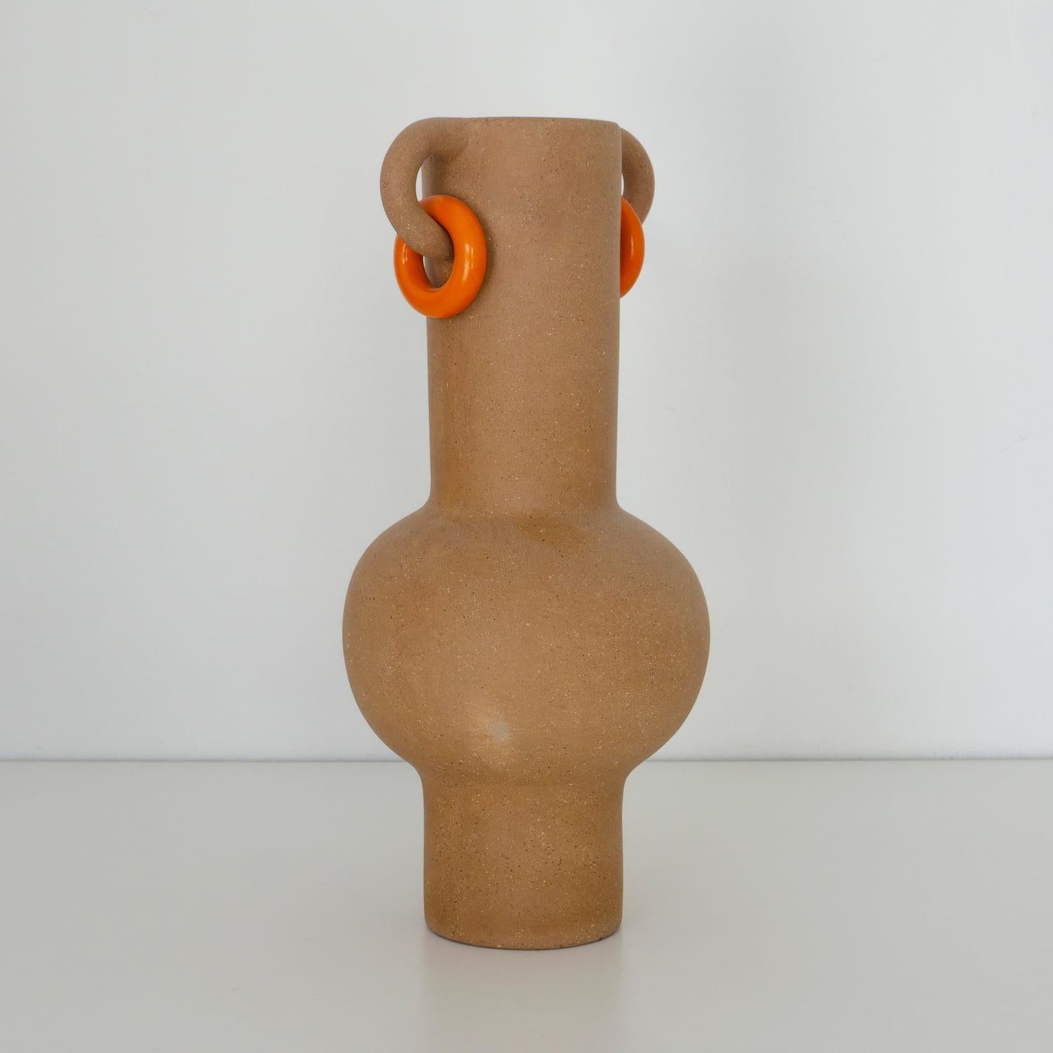 Dekorative Vase aus Ton Lele María de Jesús. Glatte, weiche Tonoberfläche. von Raíz Mx (Handgefertigt) im Angebot