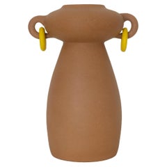 Dekorative Vase aus Ton Lele María Paz. Glatte, weiche Tonoberfläche. von Raíz Mx