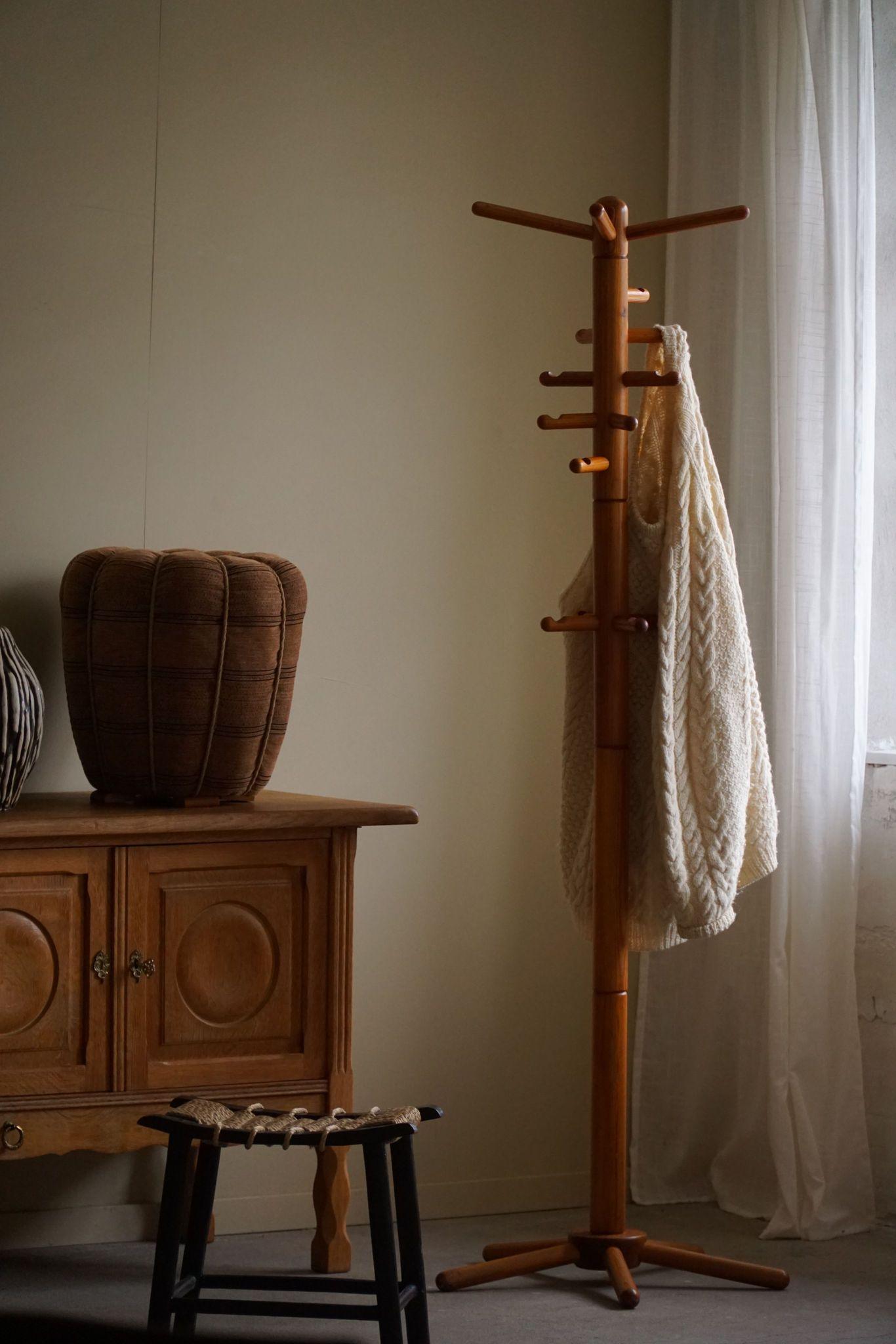 Decorative Coat Stand in Solid Pine, Danish Mid Century Modern, 1970s In Good Condition For Sale In Odense, DK