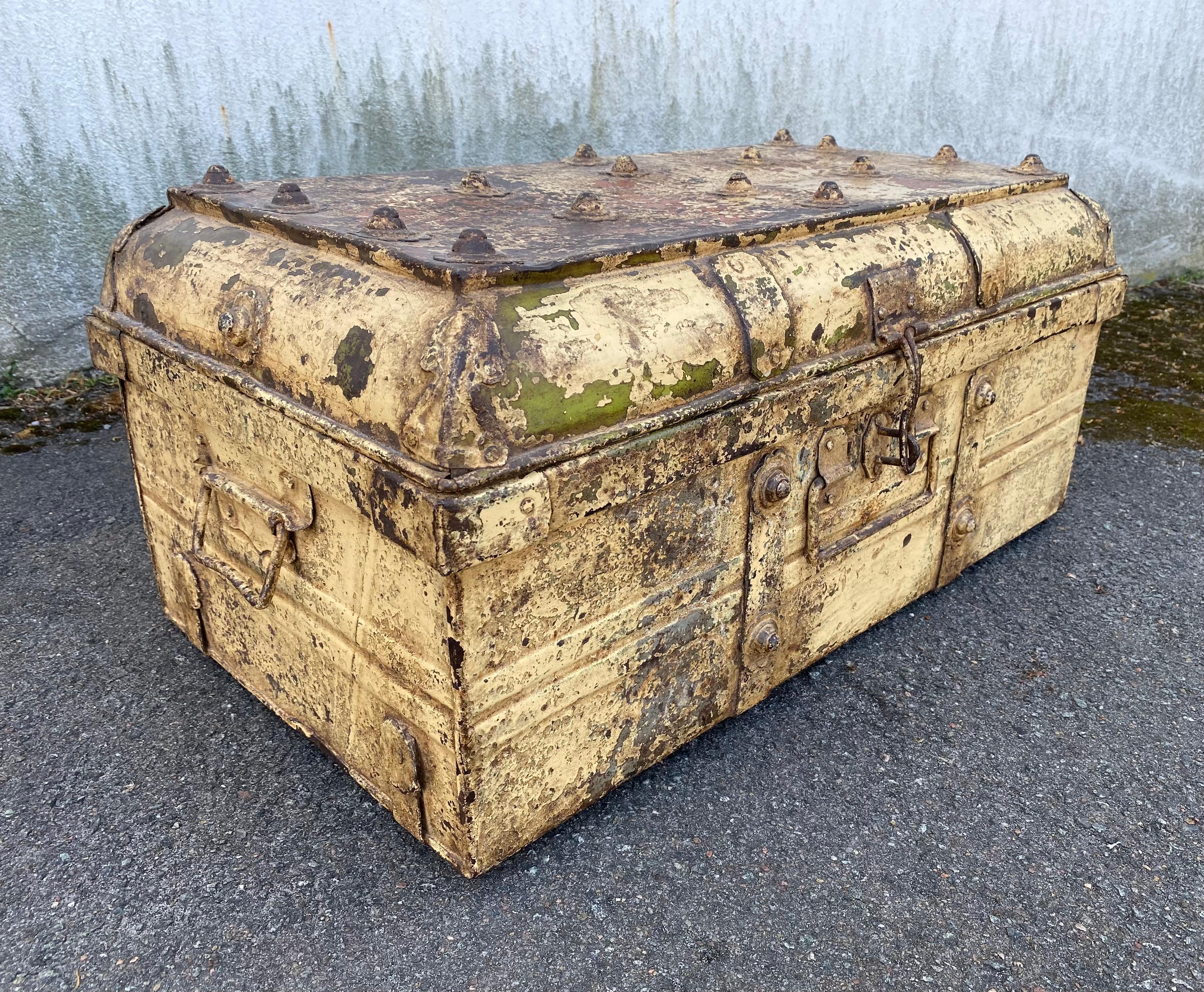 Decorative Colonial Metal Case for Tropical Travel, Case Library, Officers Chest In Good Condition In Hamburg, DE