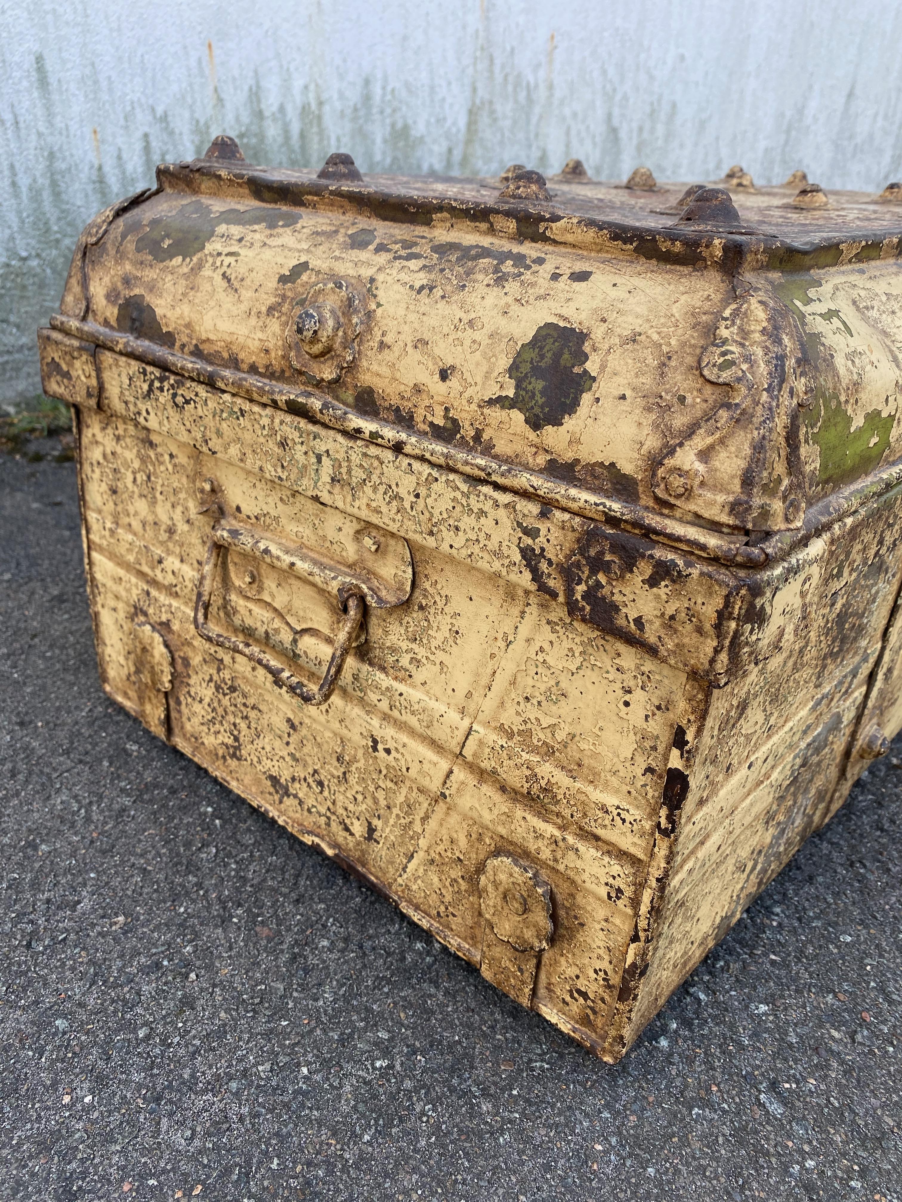 Early 20th Century Decorative Colonial Metal Case for Tropical Travel, Case Library, Officers Chest