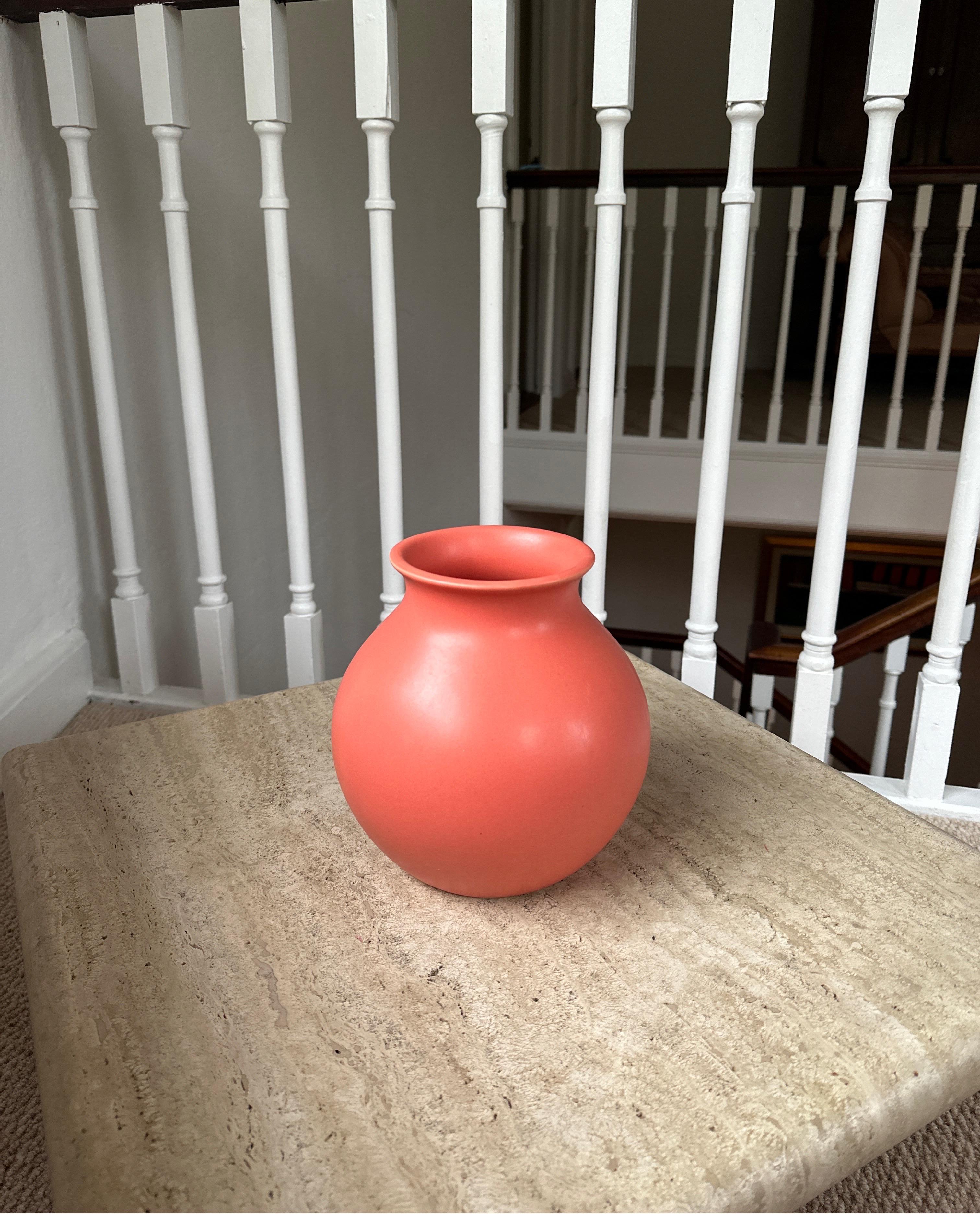 Decorative pot or vase for flowers or on its own. Would like wonderful in amongst an array of colourful or colour coordinated pieces. Contemporary, possible vintage. Perfect for an interior designer. 