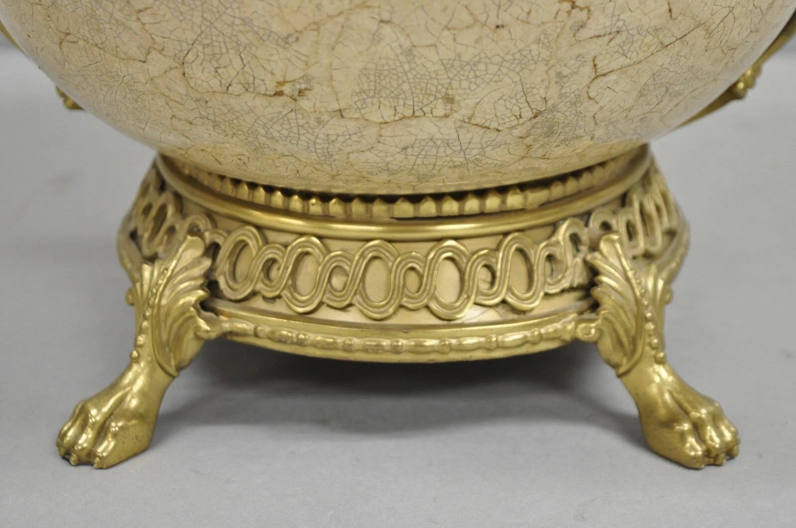 Victorien Decorative Crafts Inc. Centre de table en bronze de style victorien français Coupe à fruits en vente